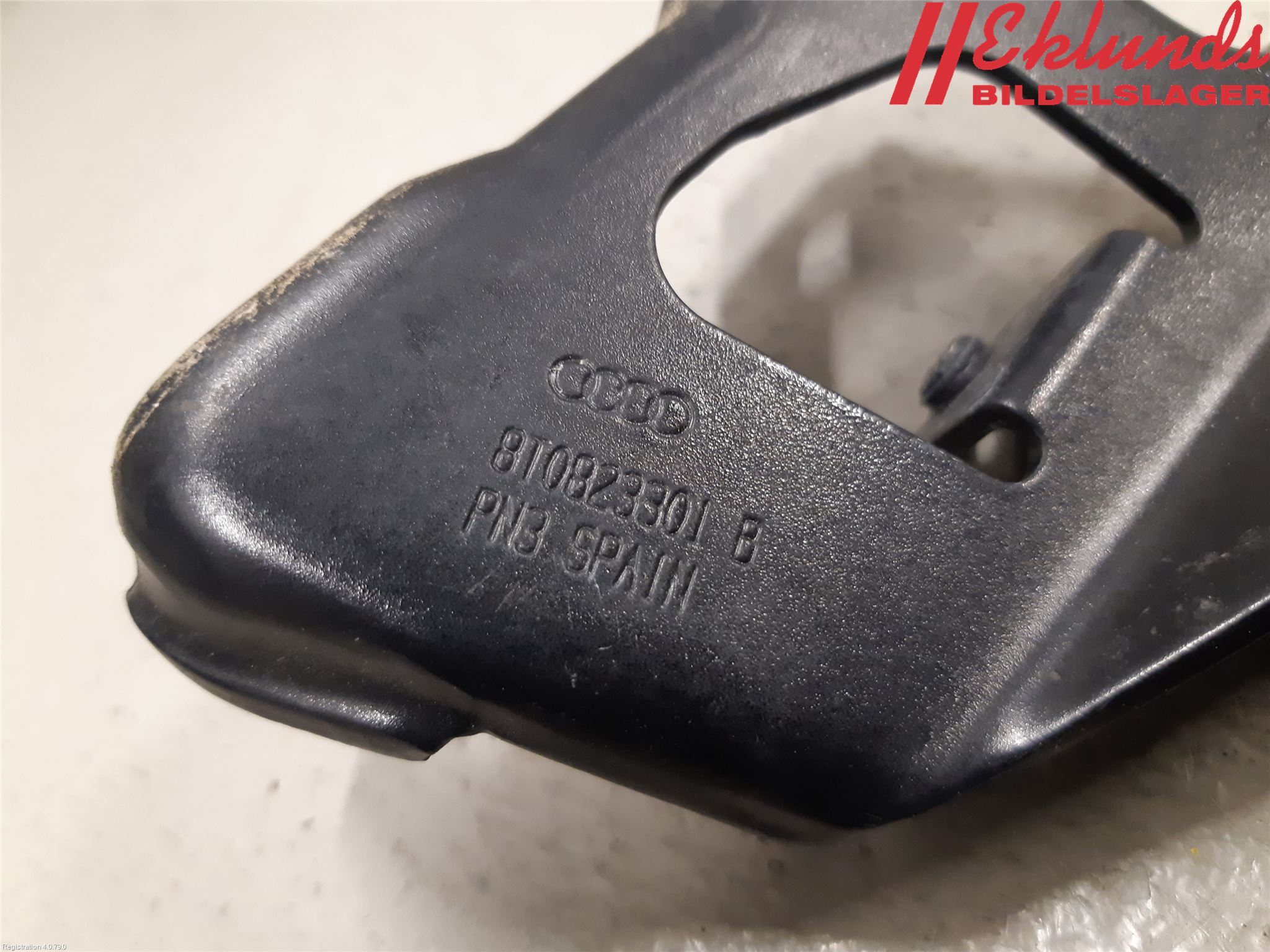 Audi A5 07-16 Huvgångjärn