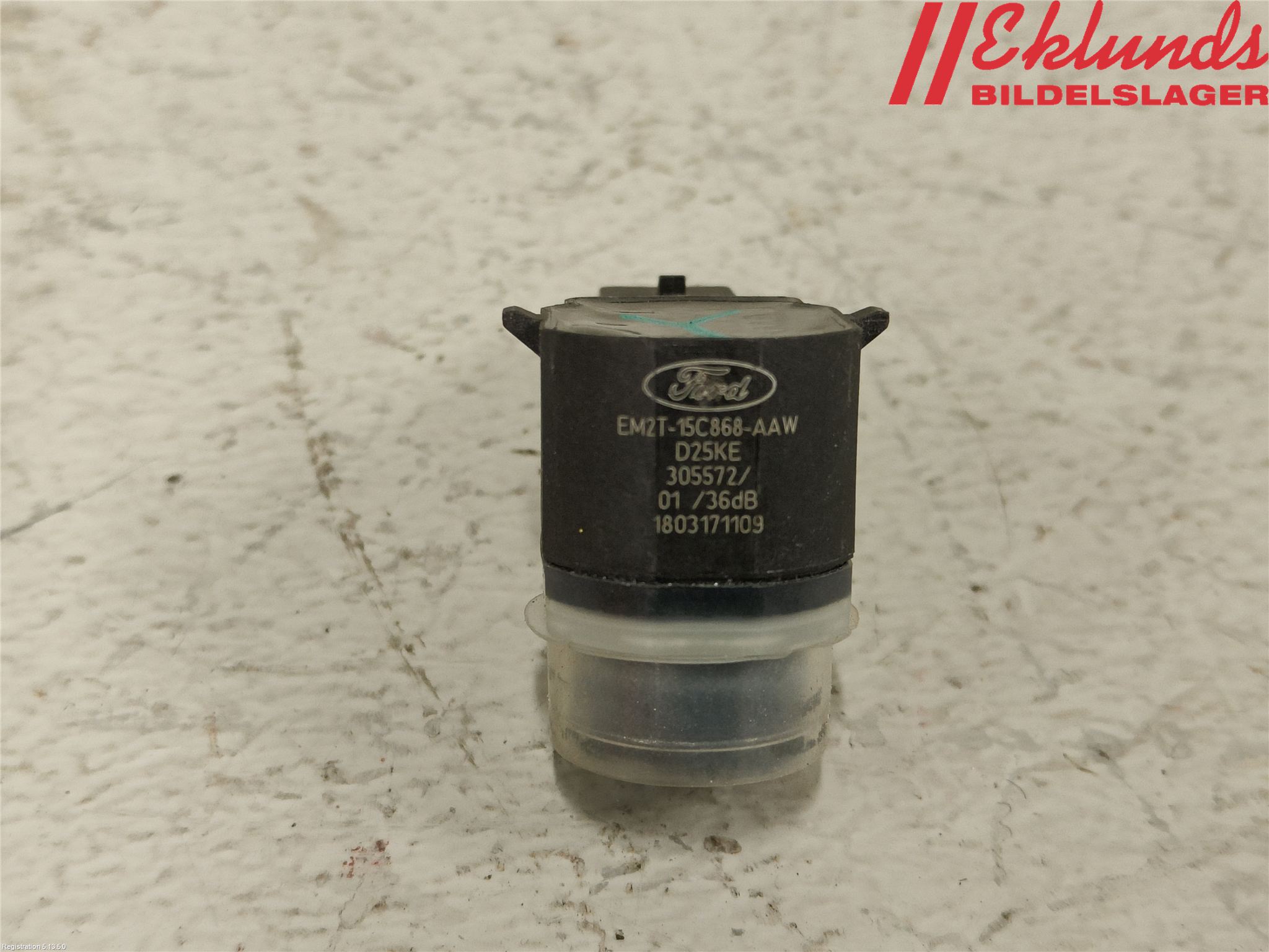 Ford KUGA 17-19 Parkeringshjälp Frontsensor