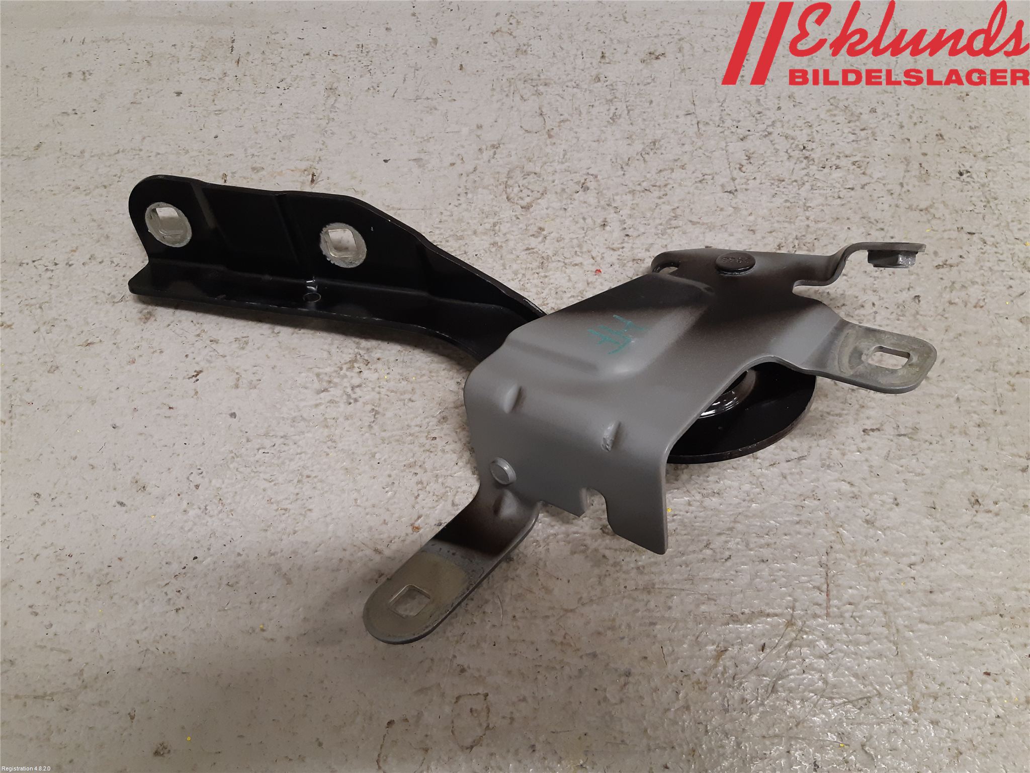 Renault CLIO IV 16-19 Huvgångjärn