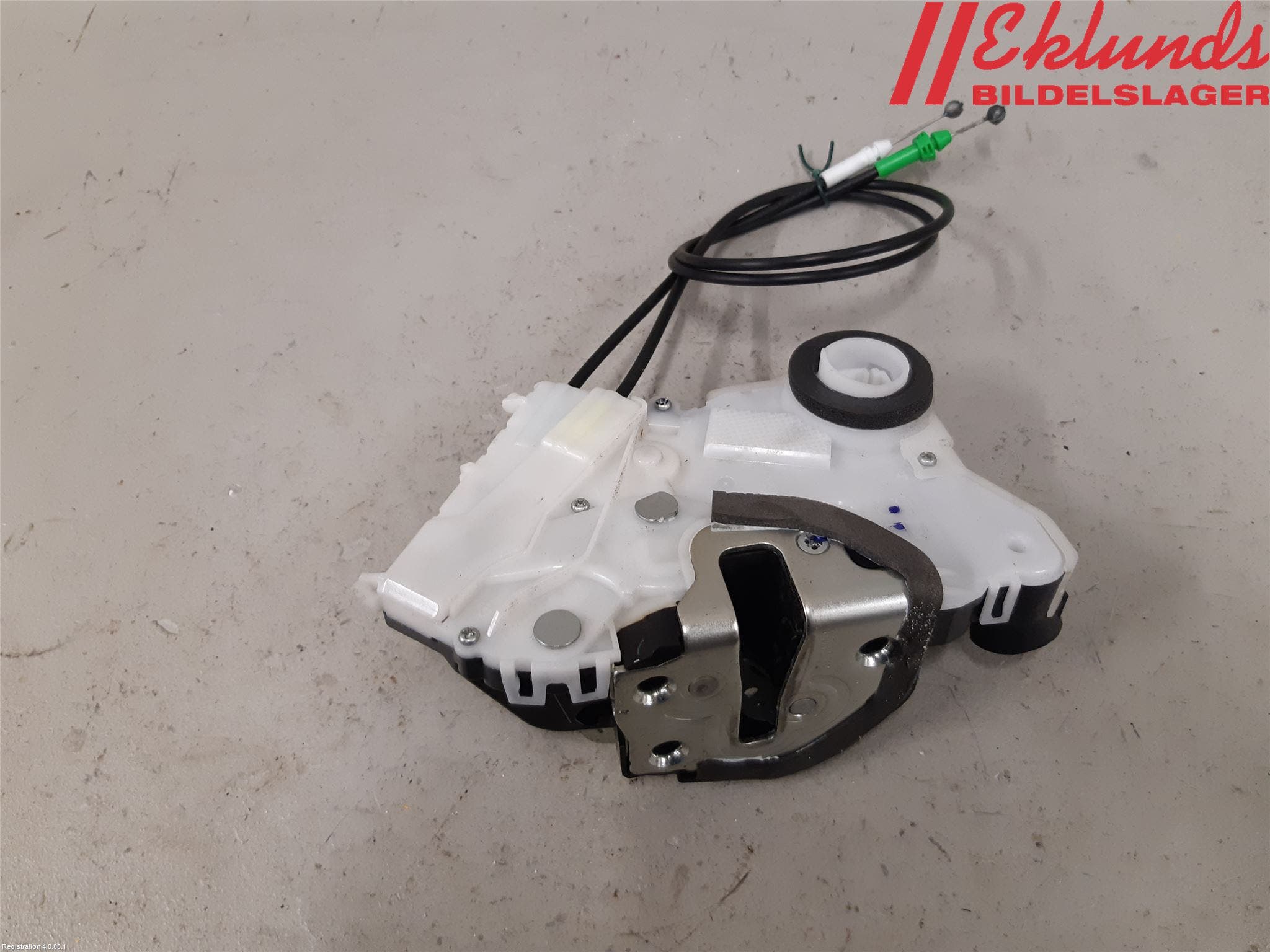 Toyota YARIS XP130 12-14 Låskista-Dörrlås