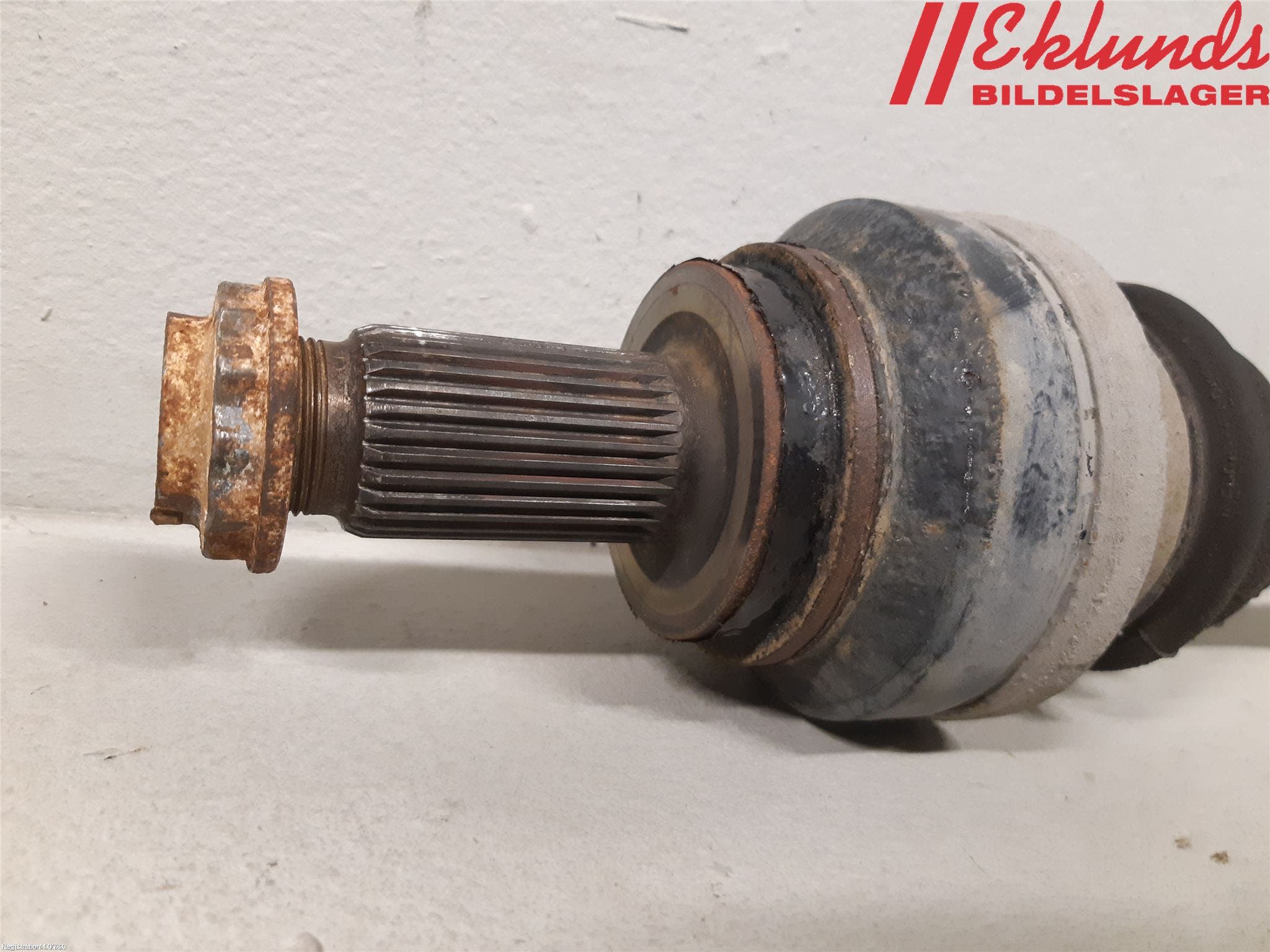 BMW X4 F26 14-18 Drivaxel Bak Höger