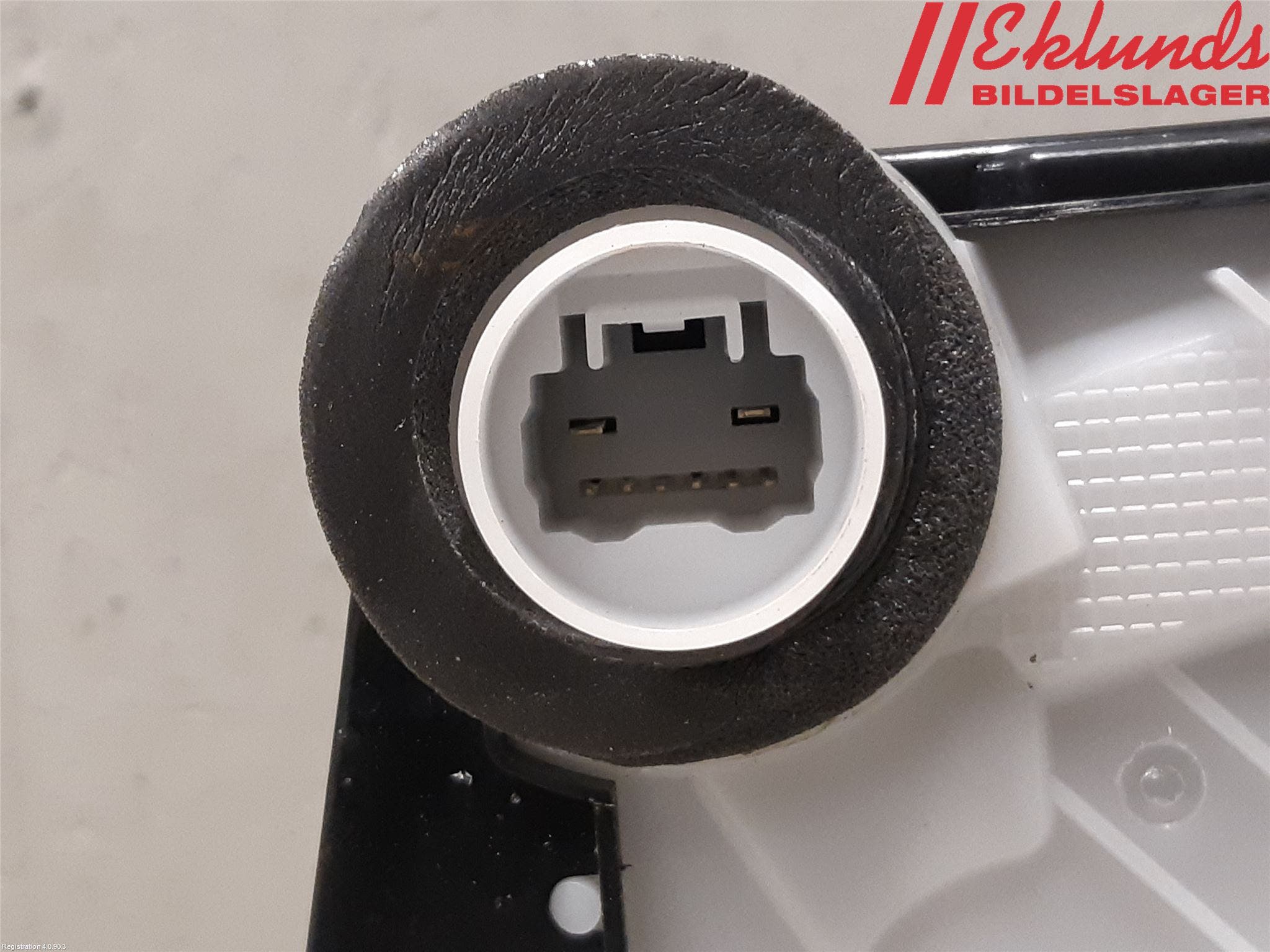 Toyota YARIS XP21 20- Låskista-Dörrlås