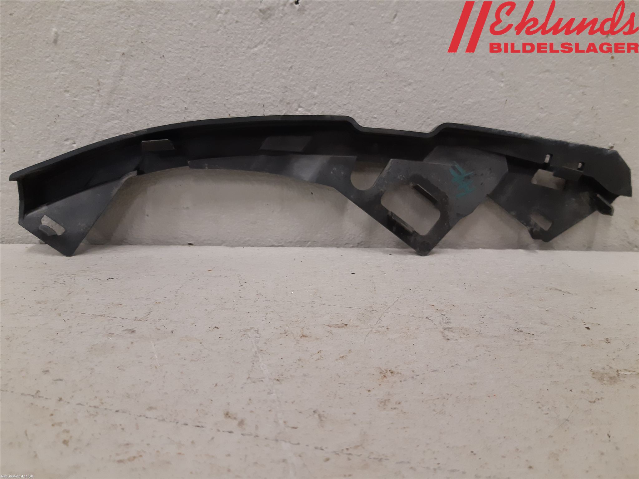 Volvo V50 08-12 Strålkast Fästsarg