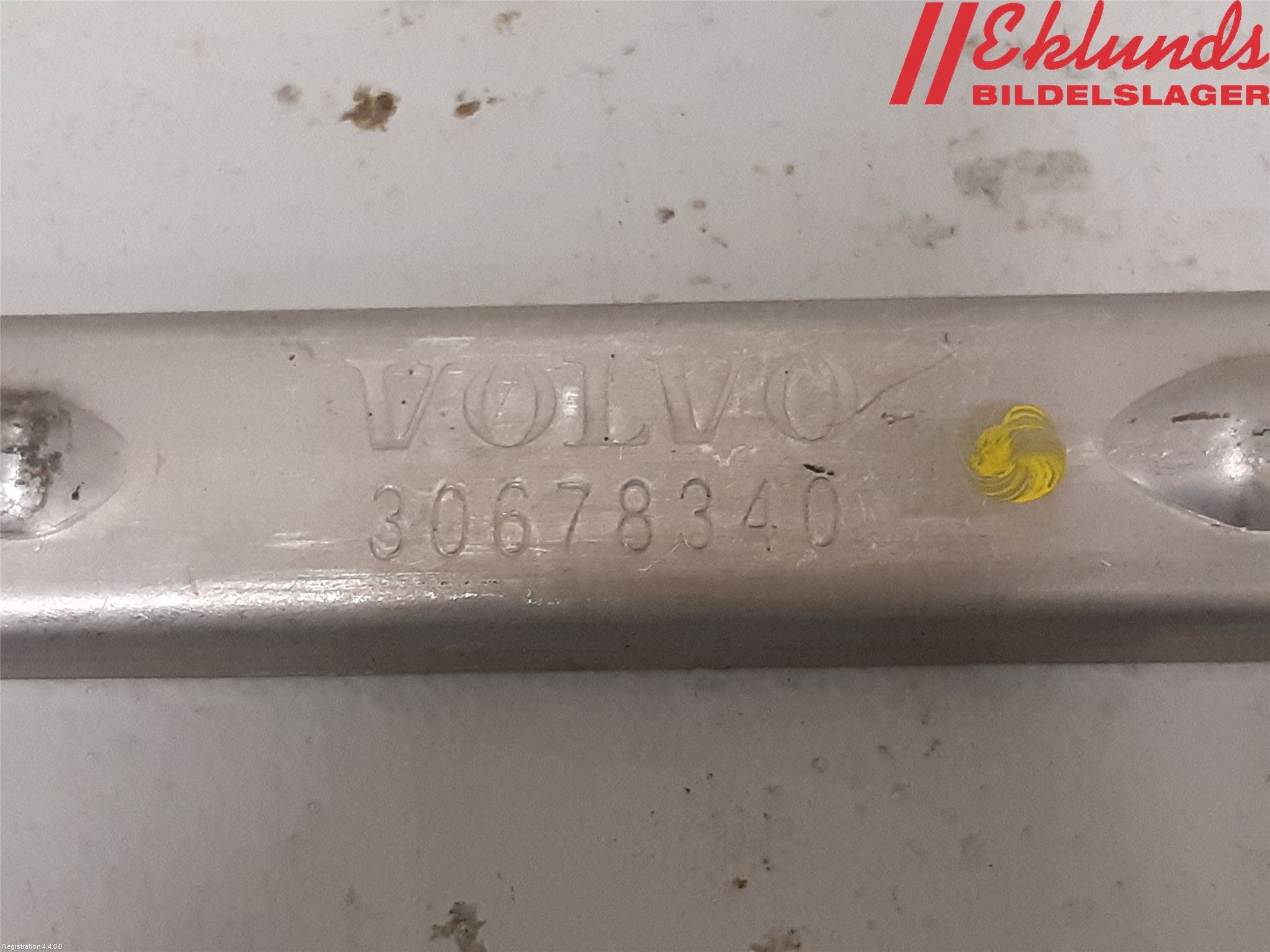 Volvo XC70 08-13 Strålkast Fästsarg