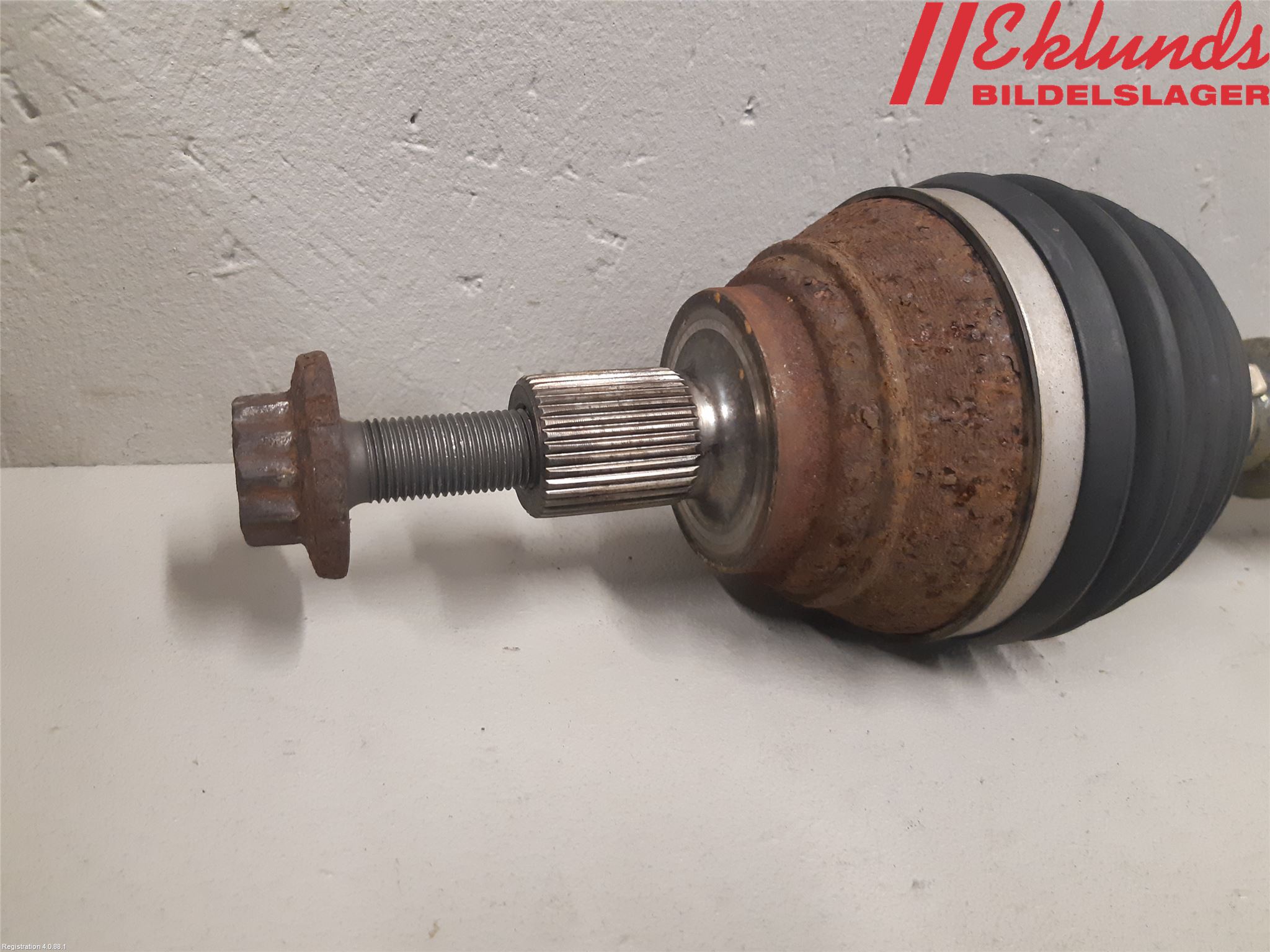 Volkswagen VW CADDY 16-20 Drivaxel Fram Höger