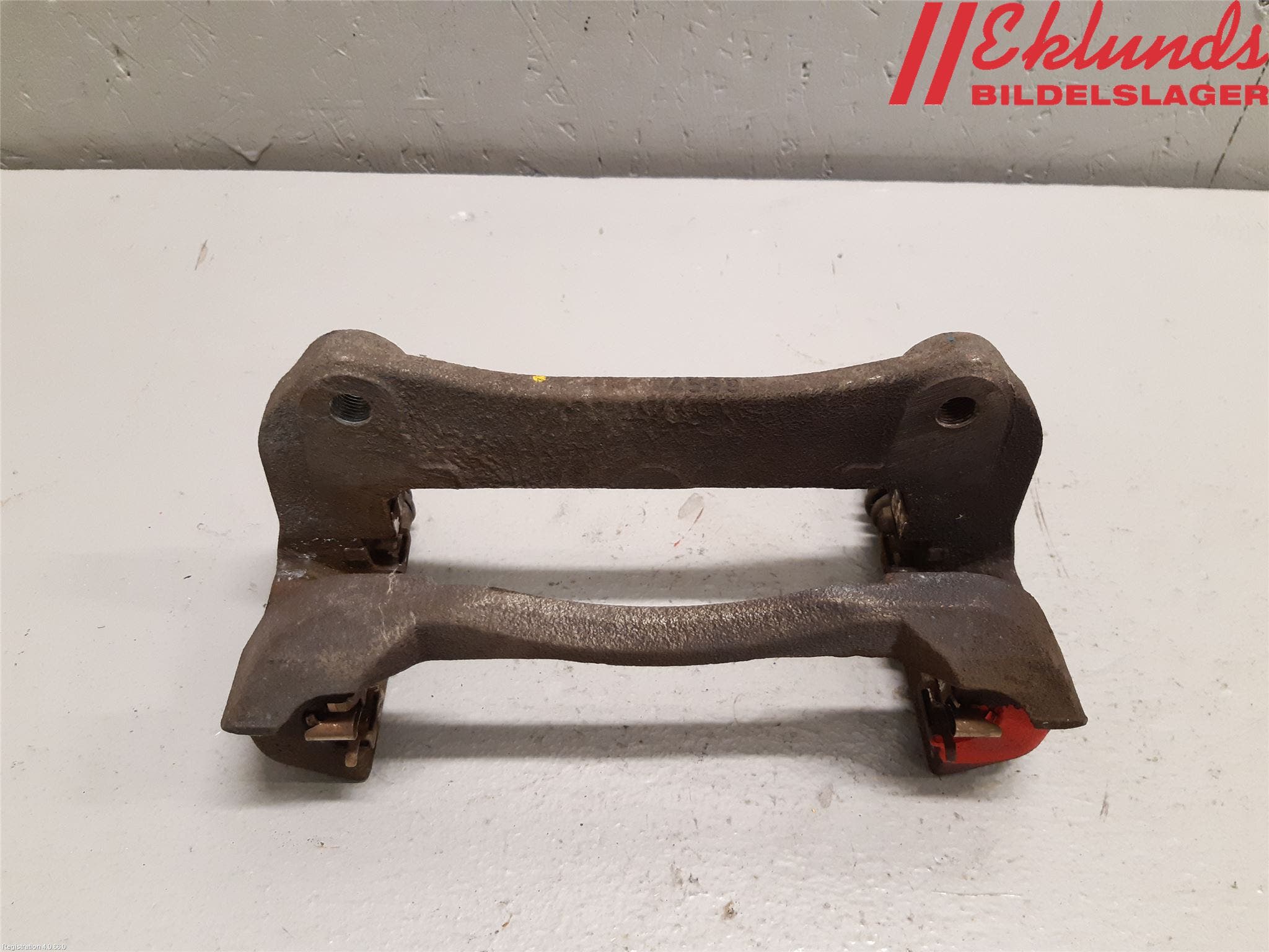 Toyota RAV4 19- Bromsokshållare