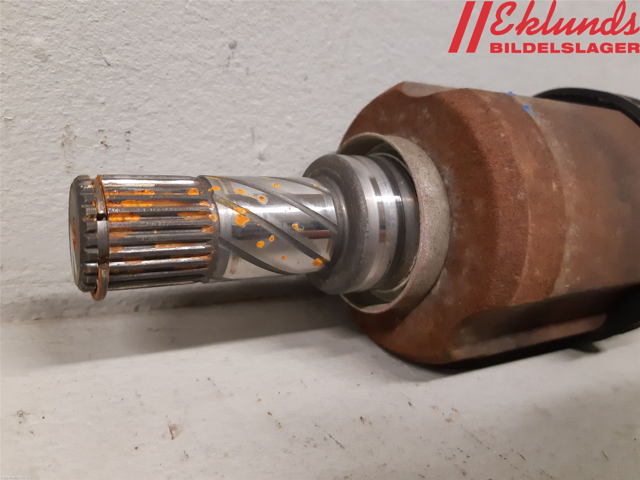 Nissan QASHQAI+2  08-10 Drivaxel Fram Vänster