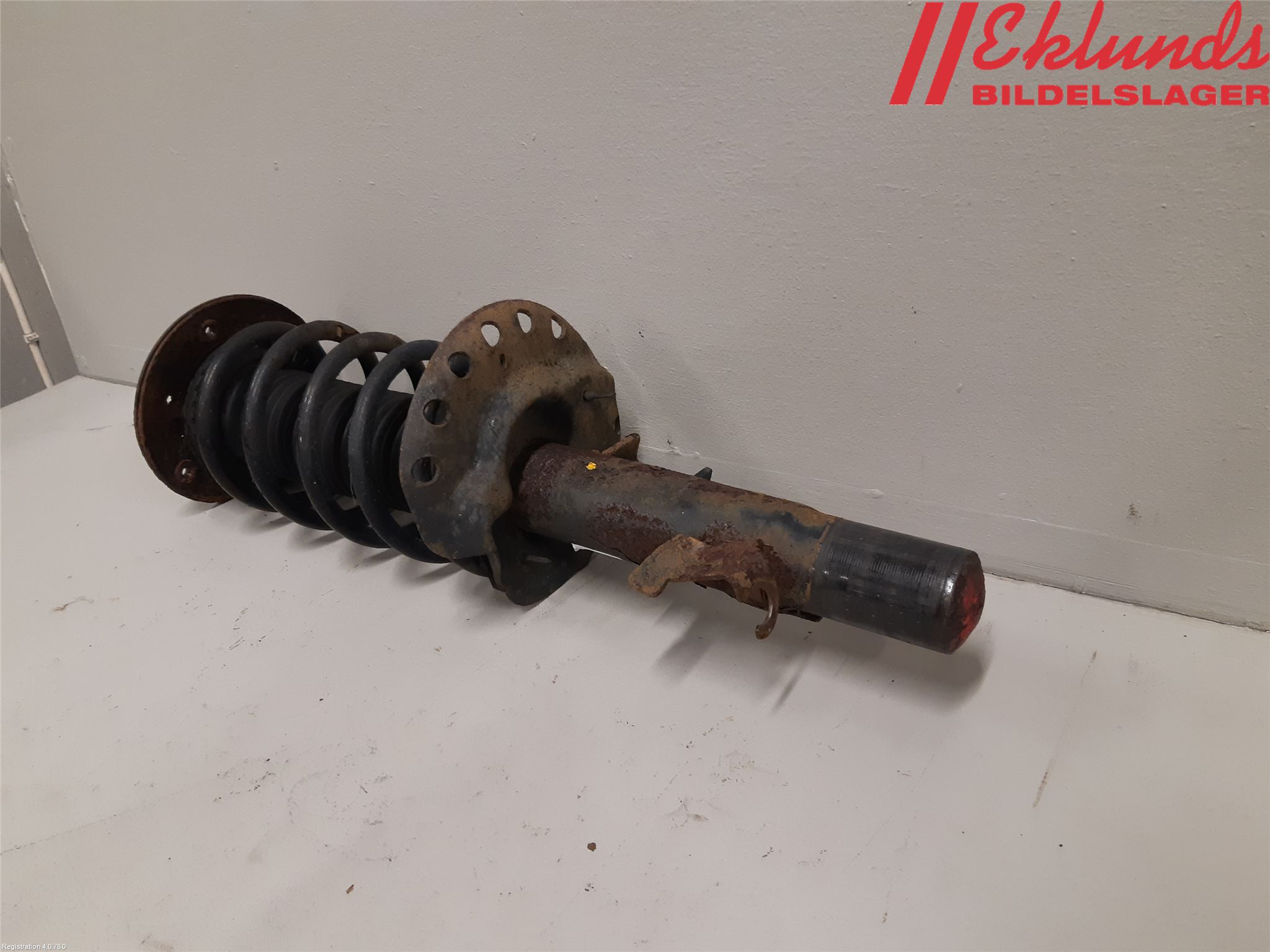 Volvo V70 08-13 Fjäderben Fram Vänster