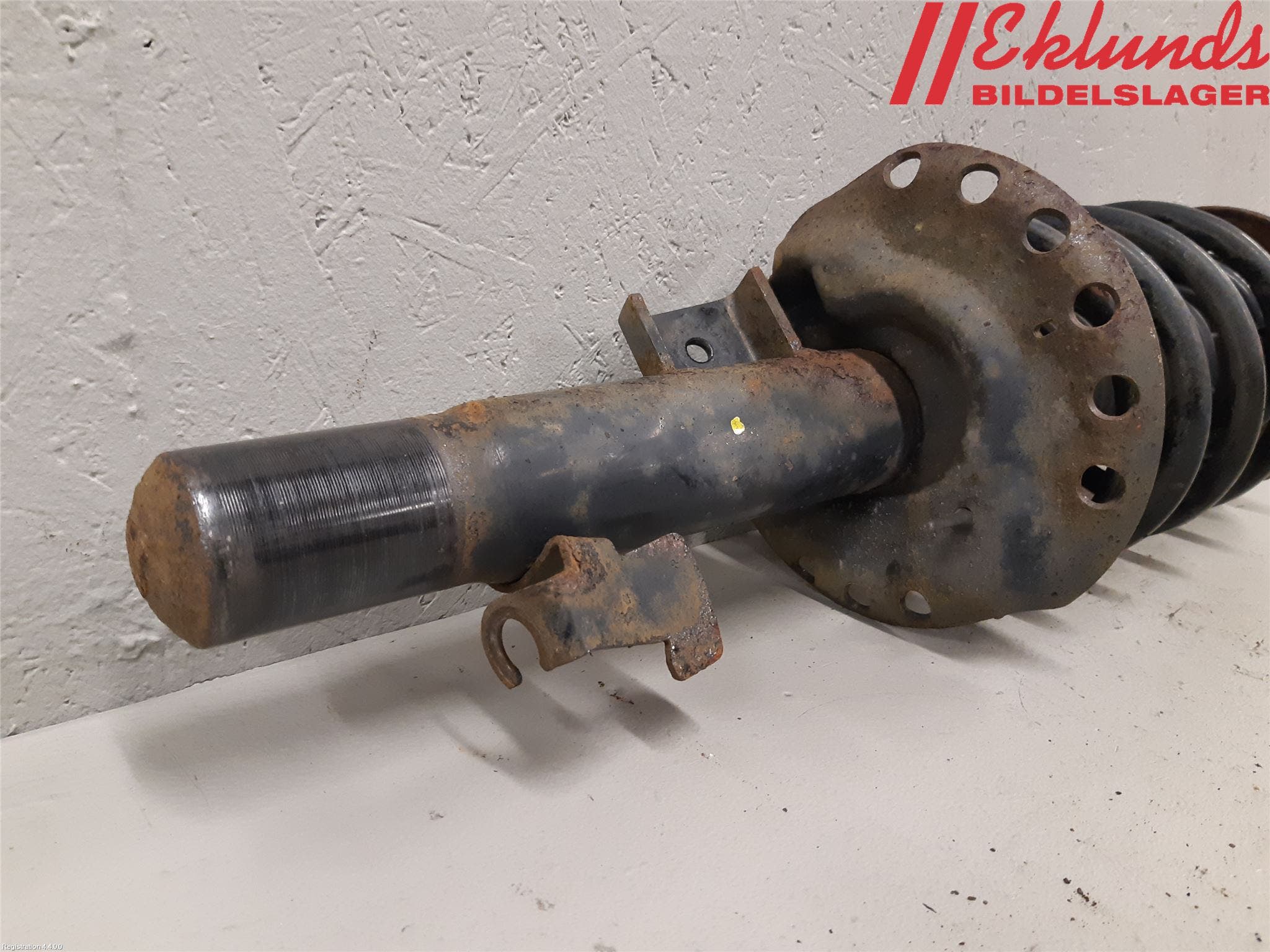 Volvo XC70 08-13 Fjäderben Fram Höger