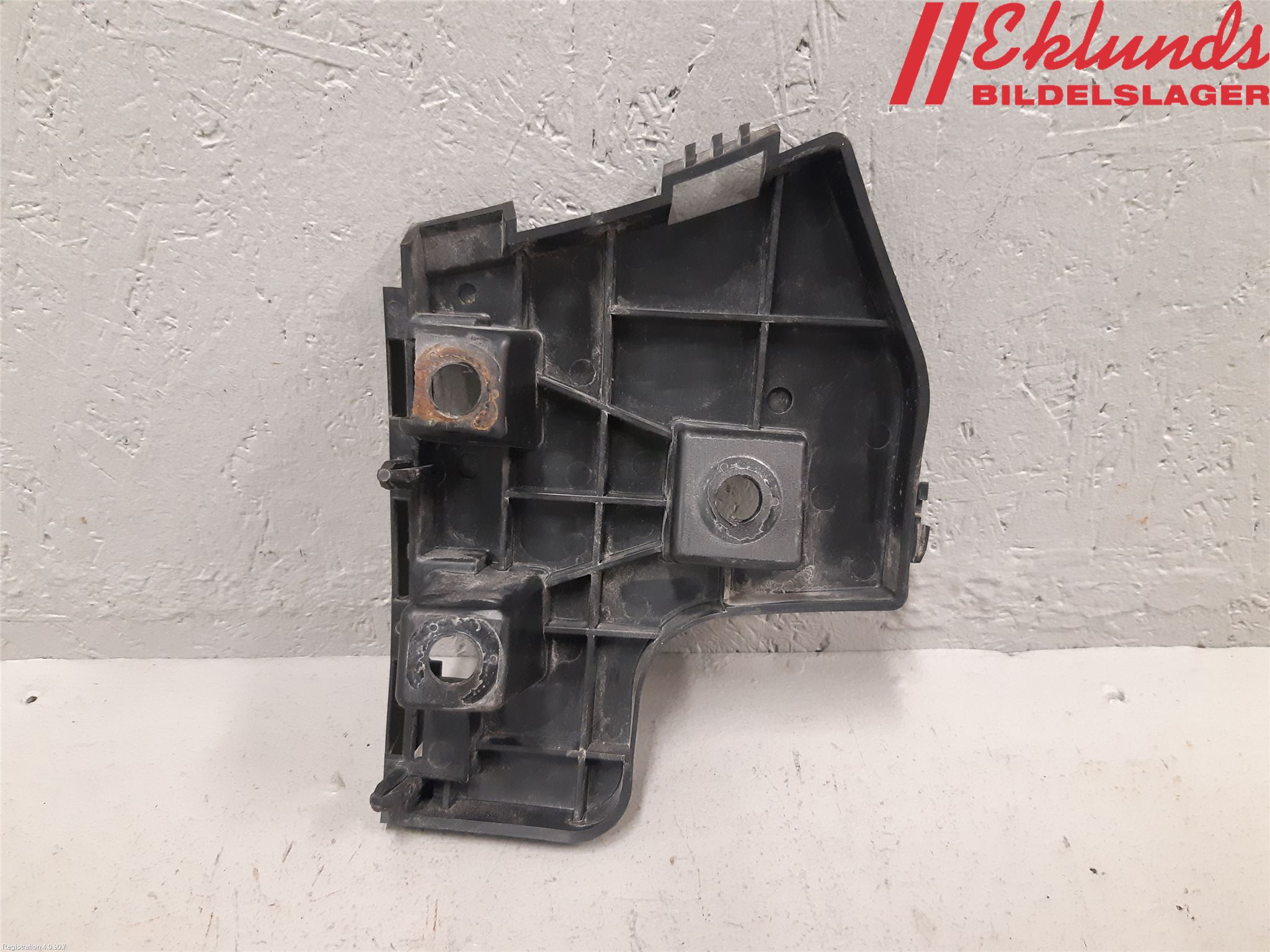 Volvo V60 11-13 Stötfångarfäste Bak Hö