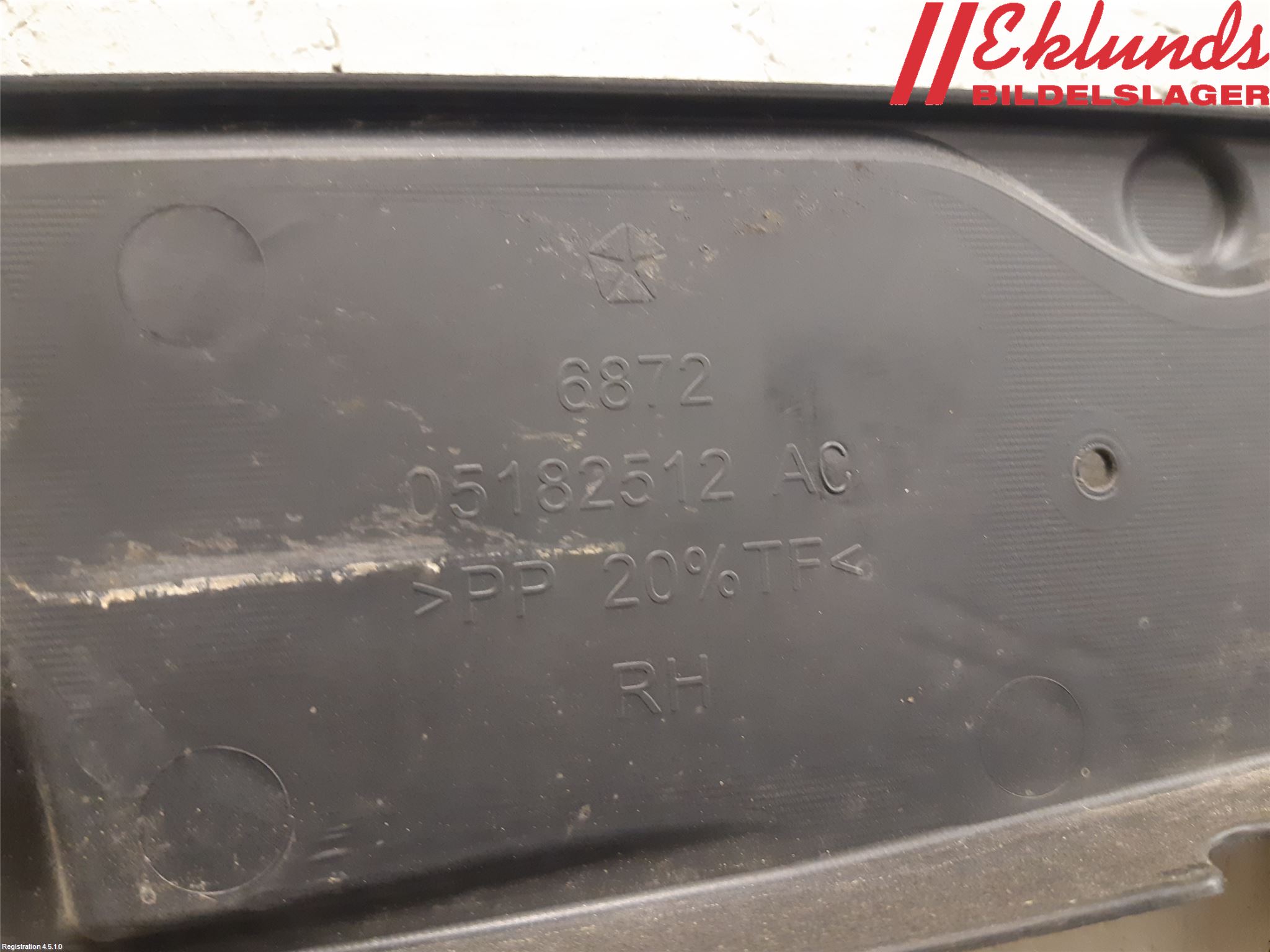 Dodge DURANGO Täckplast Front