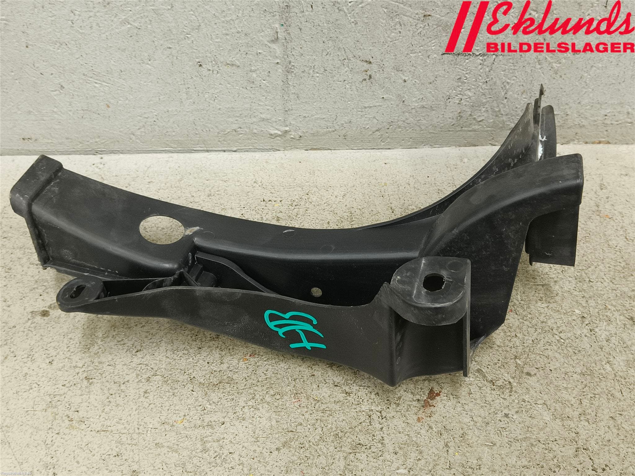 Peugeot 3008 09-16 Stötfångarfäste Bak Hö