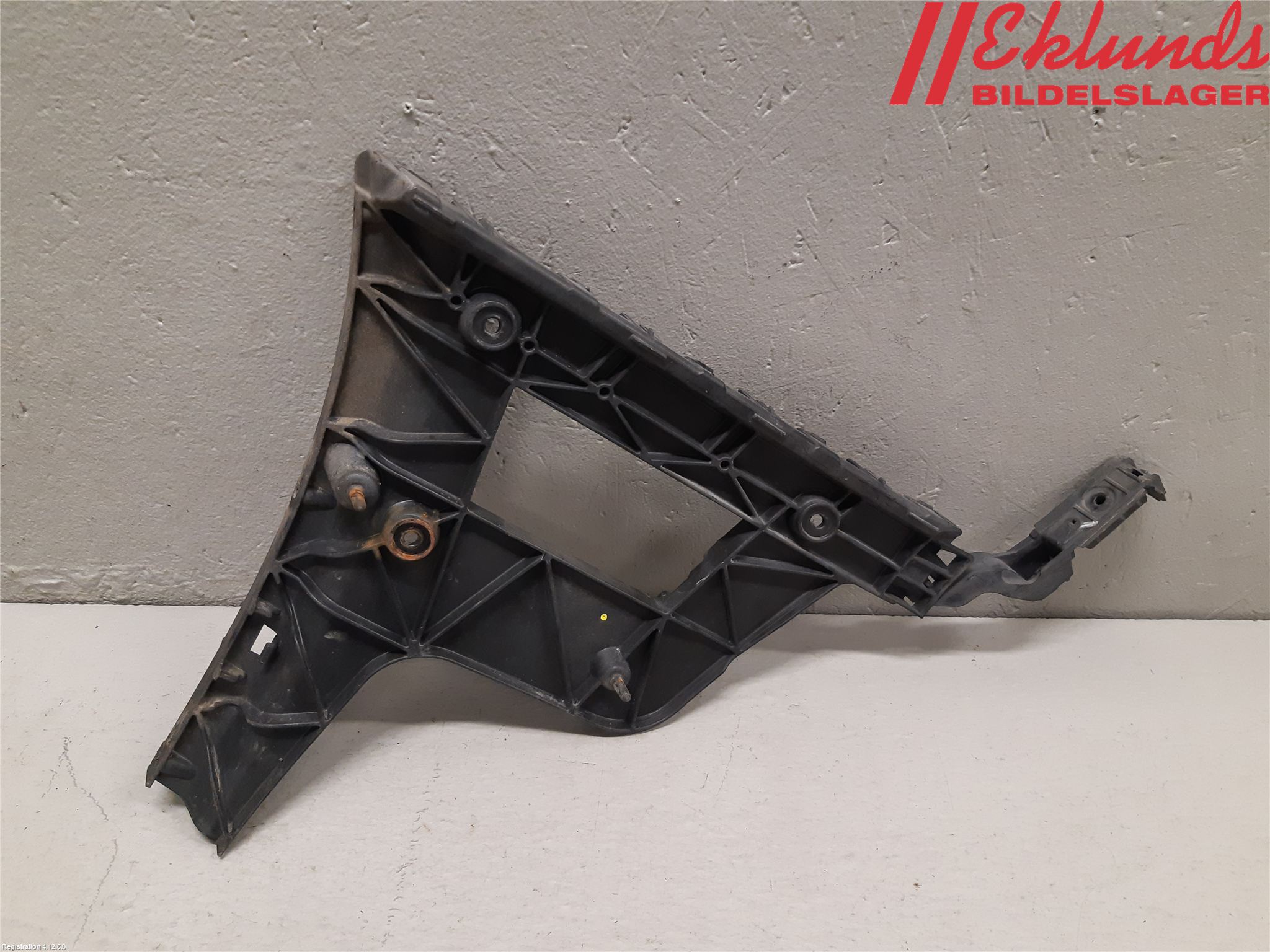 Audi A4 ALLROAD 09-16 Stötfångarfäste Bak Hö