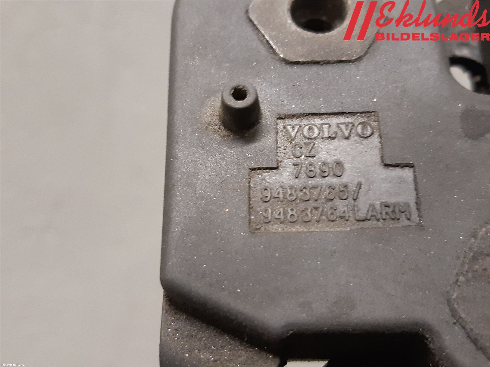 Volvo V70 00-04 Huvlås