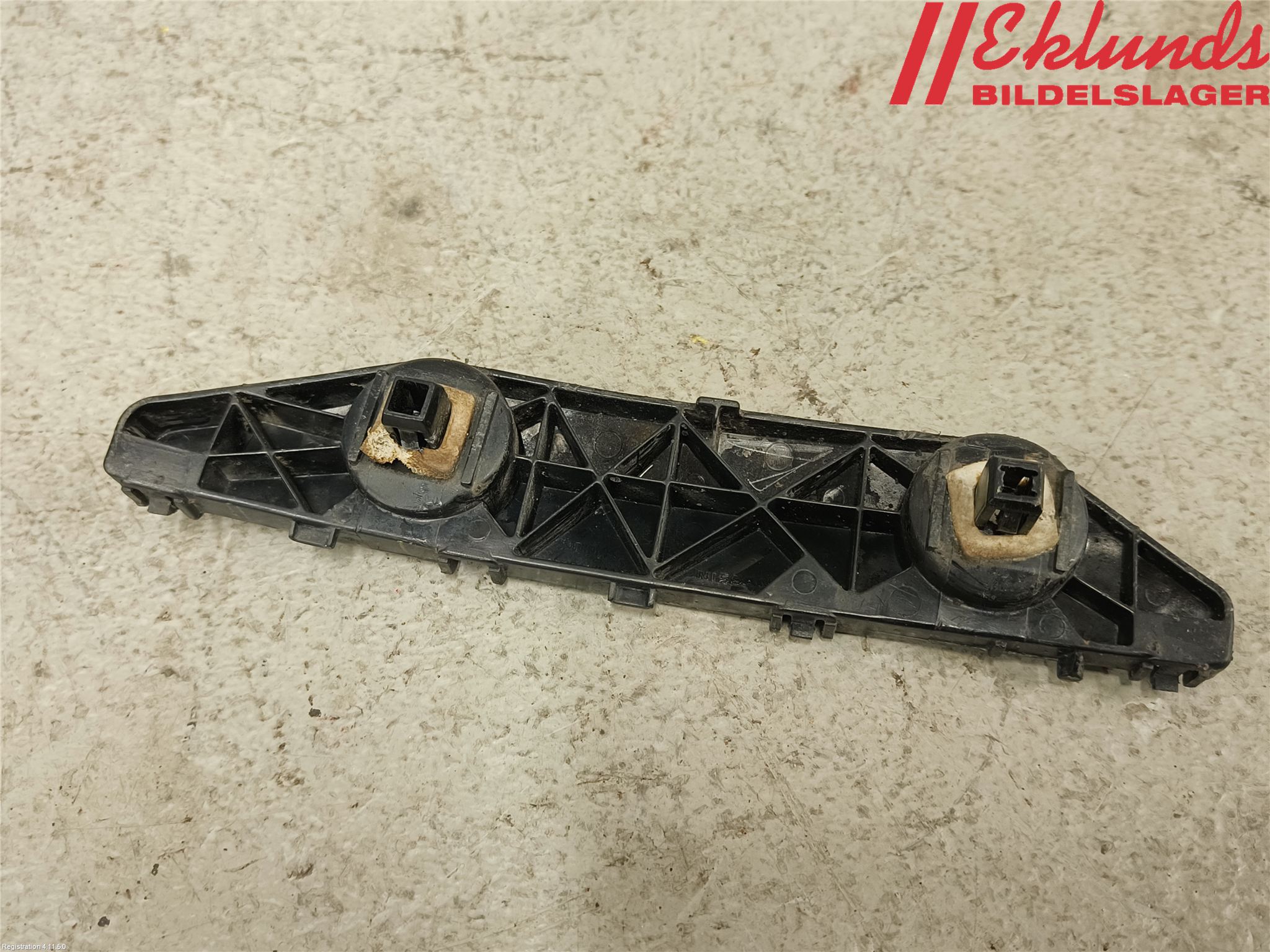 Nissan MICRA 11-16 Stötfångarfäste Bak Vä