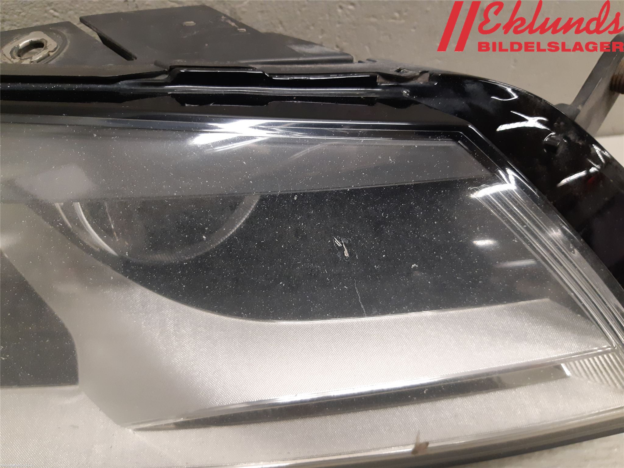 Volkswagen VW PASSAT 11-14 Strålkastare Höger