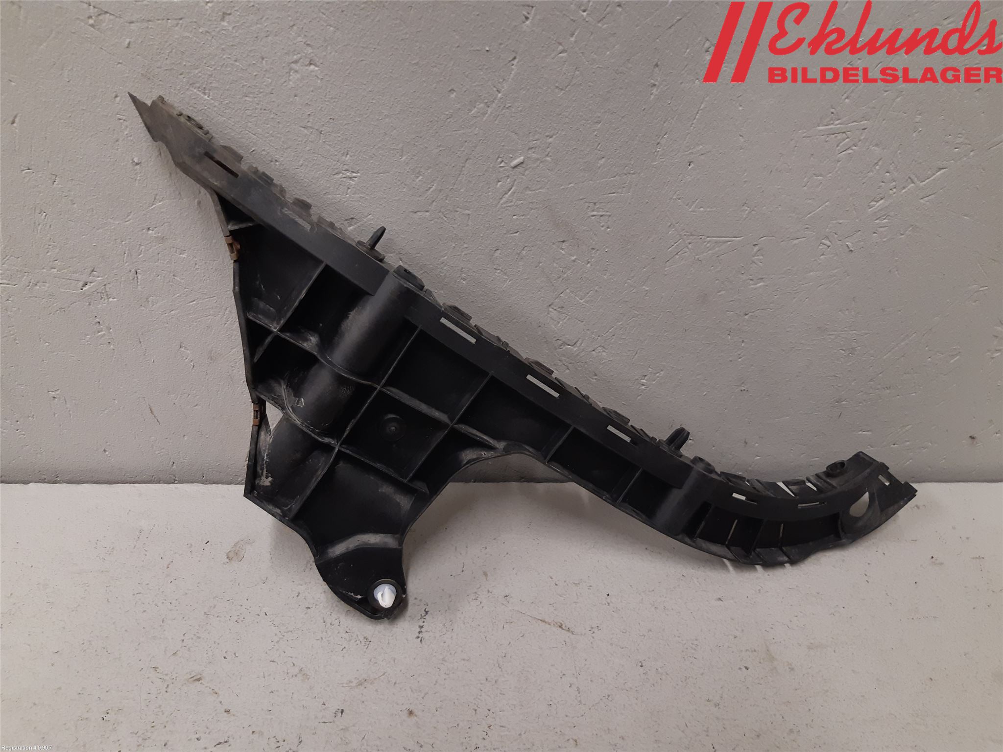 Volvo V70 08-13 Stötfångarfäste Bak Hö