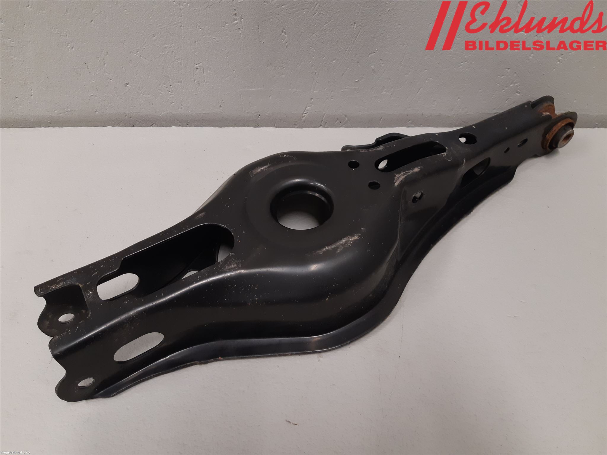 Toyota RAV4 19- Bärarm Bak Vänster