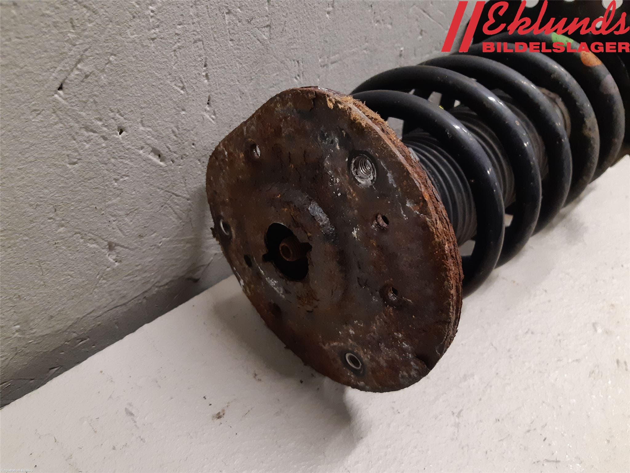 Volvo V70 08-13 Fjäderben Fram Höger