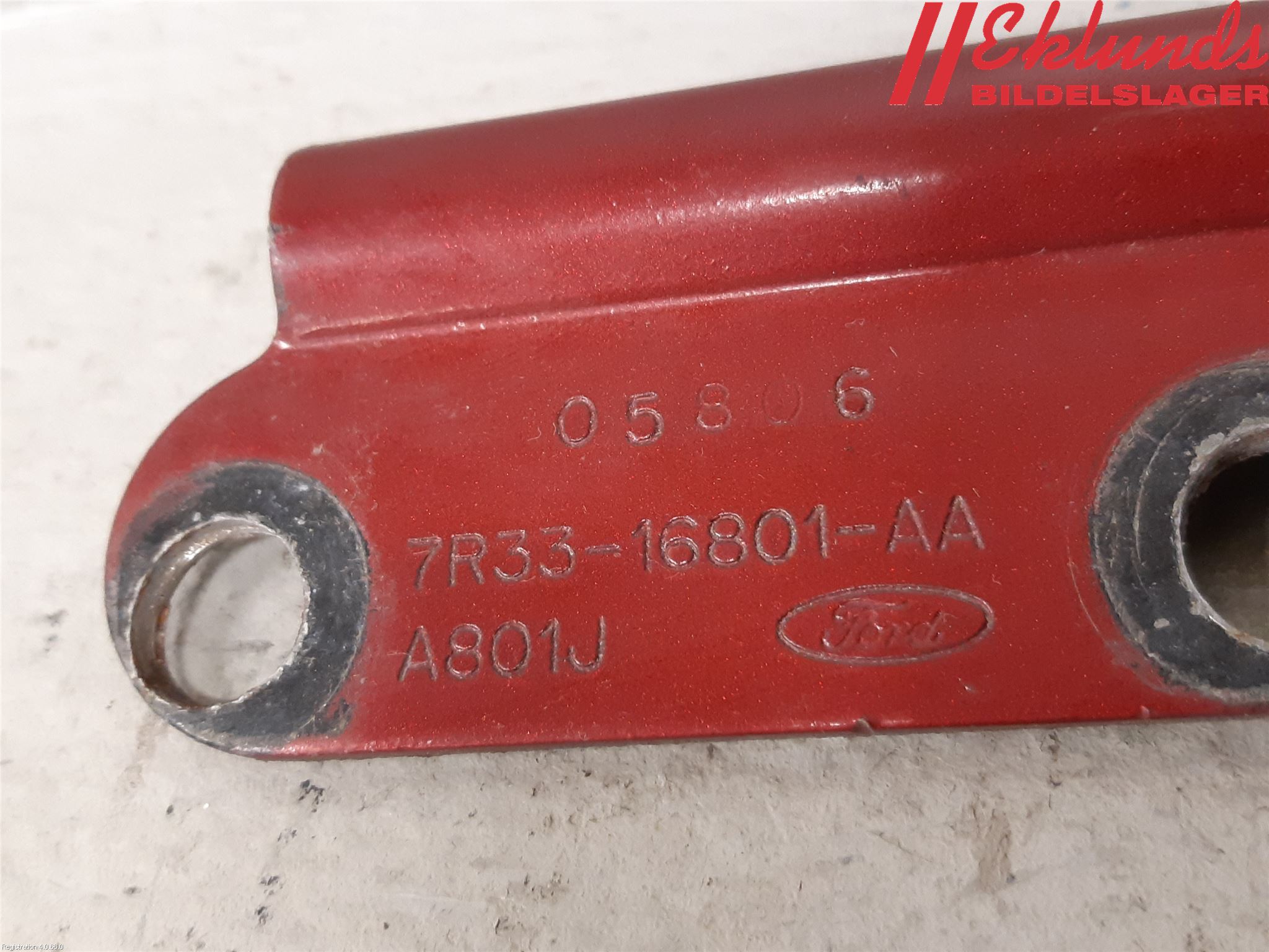 Ford MUSTANG V 05-14 Huvgångjärn