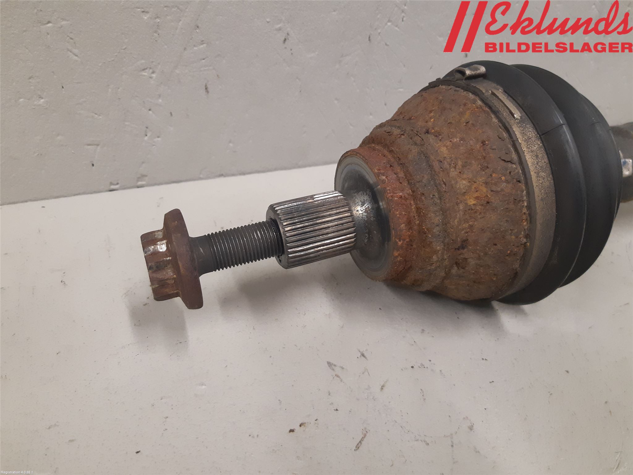 Volkswagen VW PASSAT 11-14 Drivaxel Fram Höger