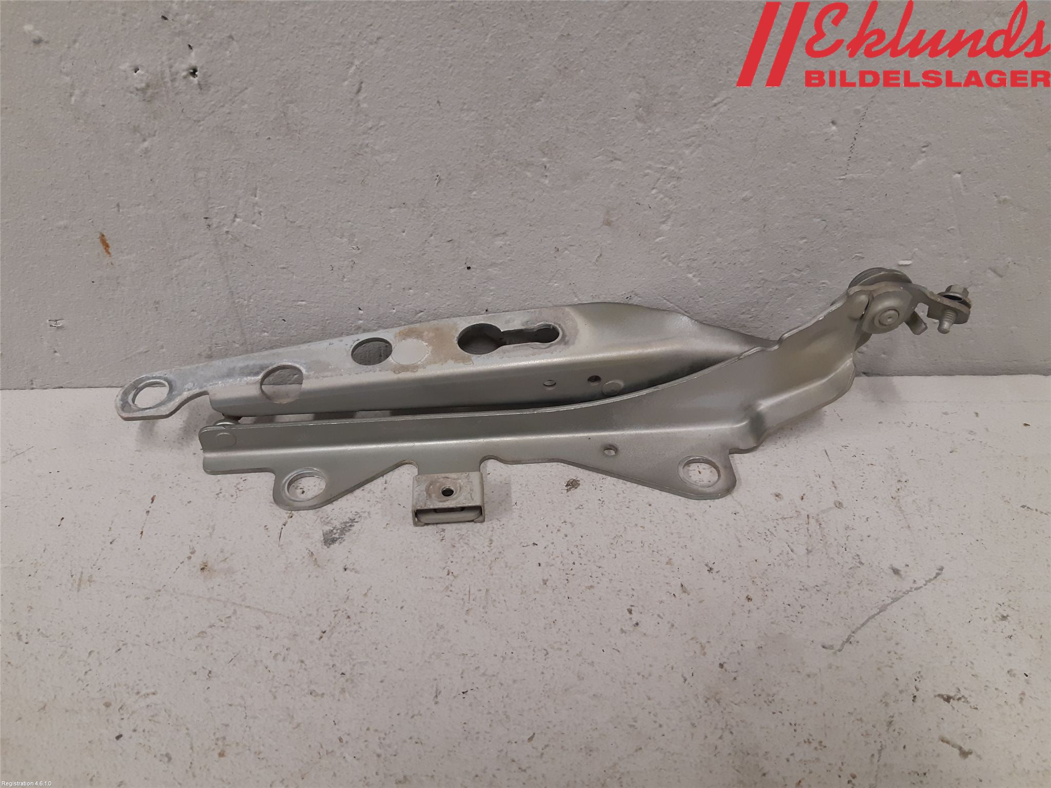 Volvo V70 05-08 Huvgångjärn