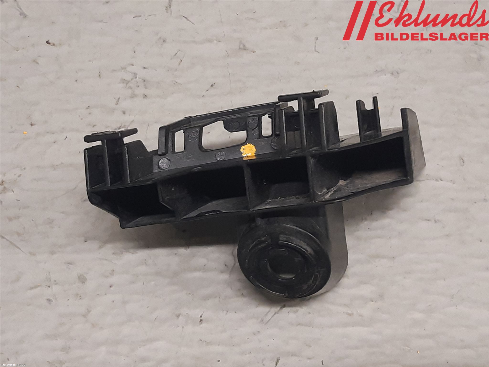 Toyota AURIS 13-19 Stötfångarfäste Bak Hö
