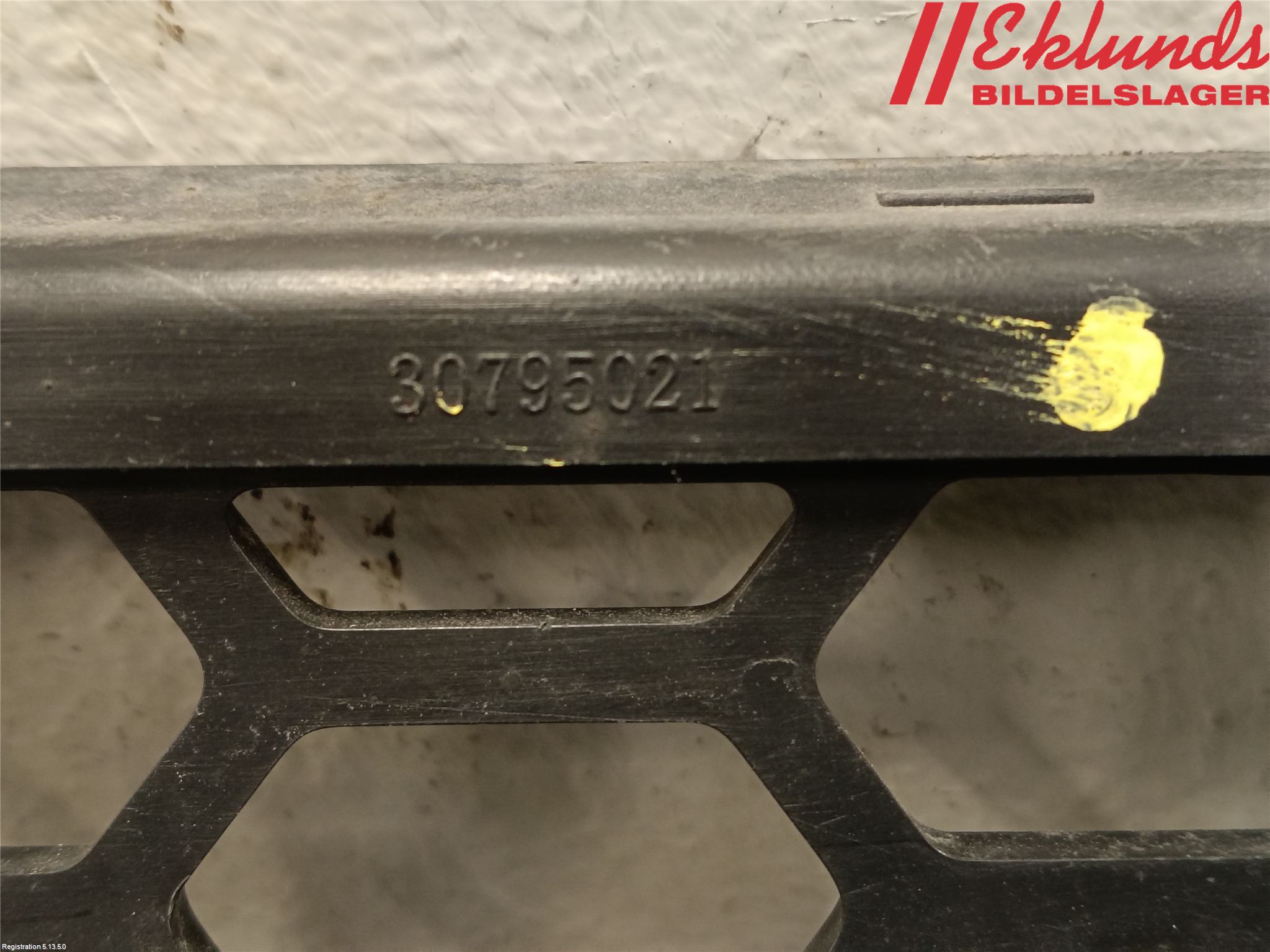 Volvo V60 11-13 Stöt Utfyllnad-List-Grill