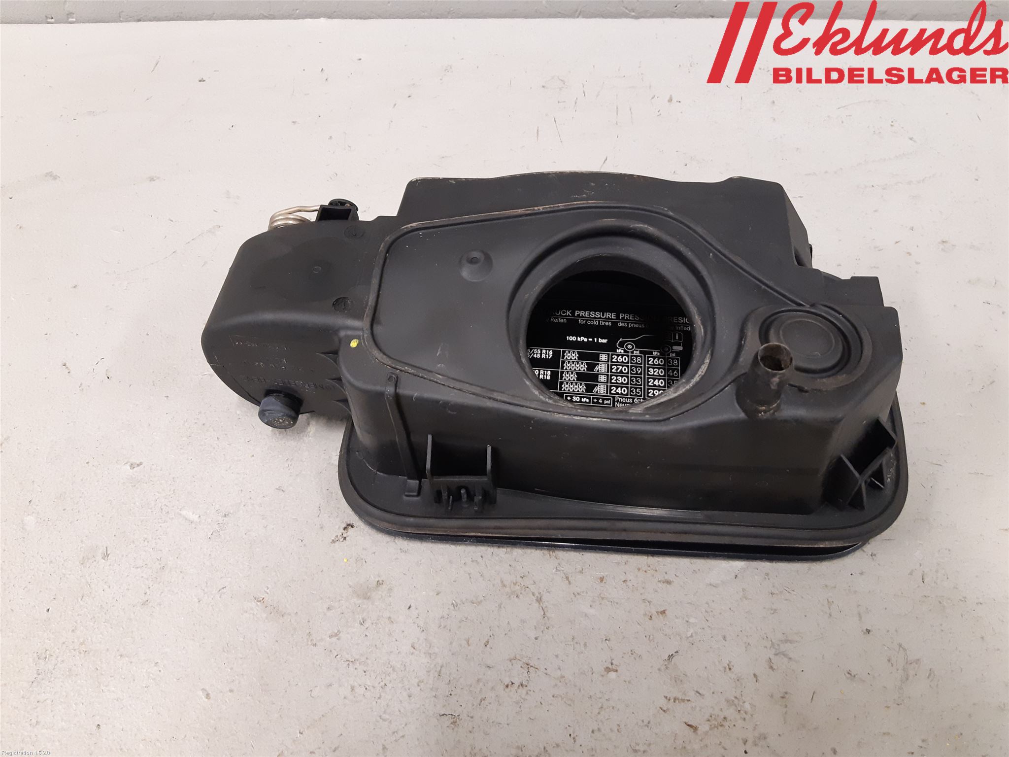 Mercedes-Benz MB E-KLASS (W212) 09-16 Tanklucka