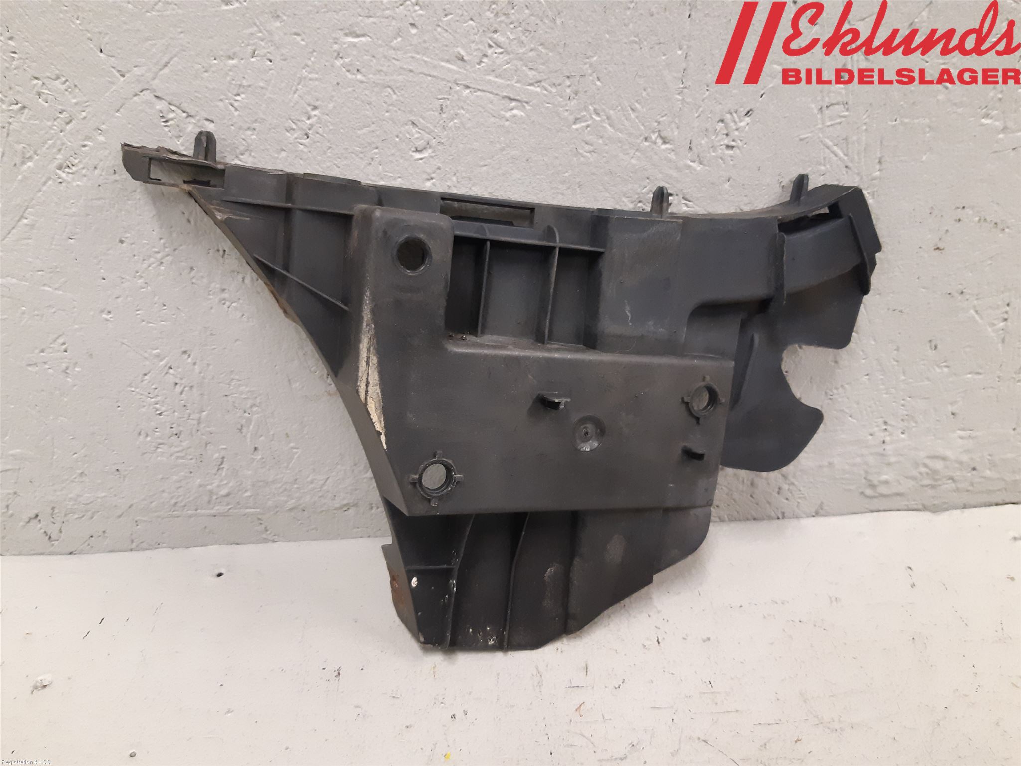 Volvo V70 08-13 Stötfångarfäste Fram Vä