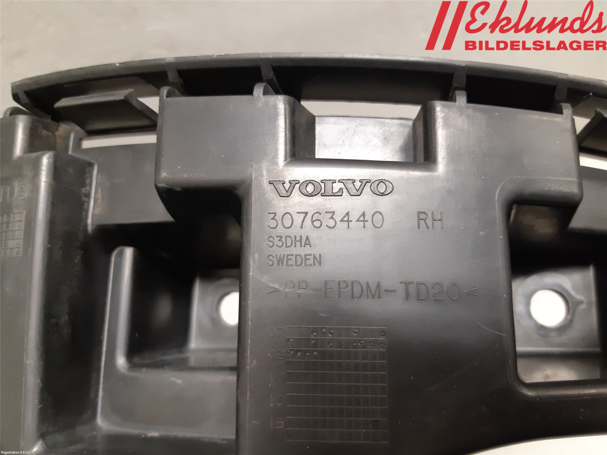 Volvo XC60 09-13 Stötfångarfäste Bak Hö