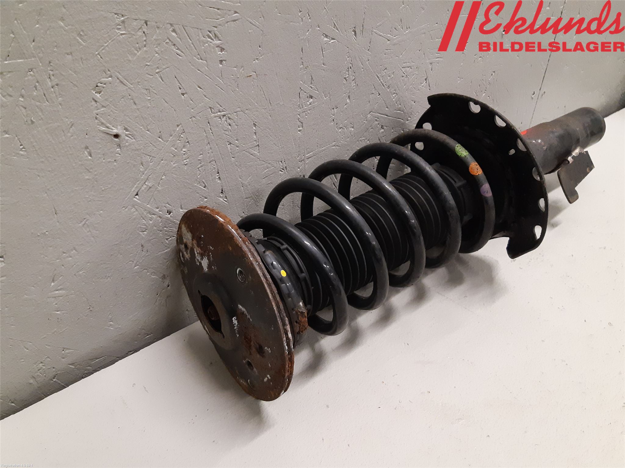 Volvo V70 14-16 Fjäderben Fram Vänster