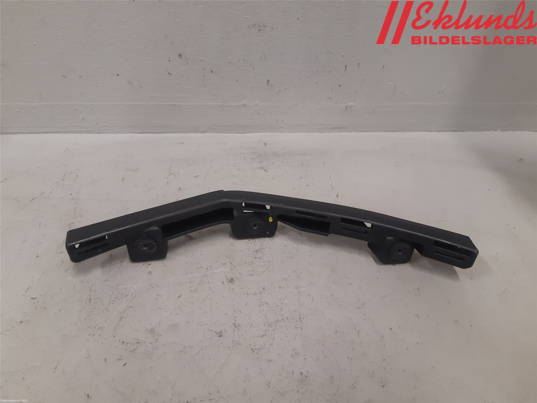 Volvo V40 12-19 Stötfångarfäste Bak Hö