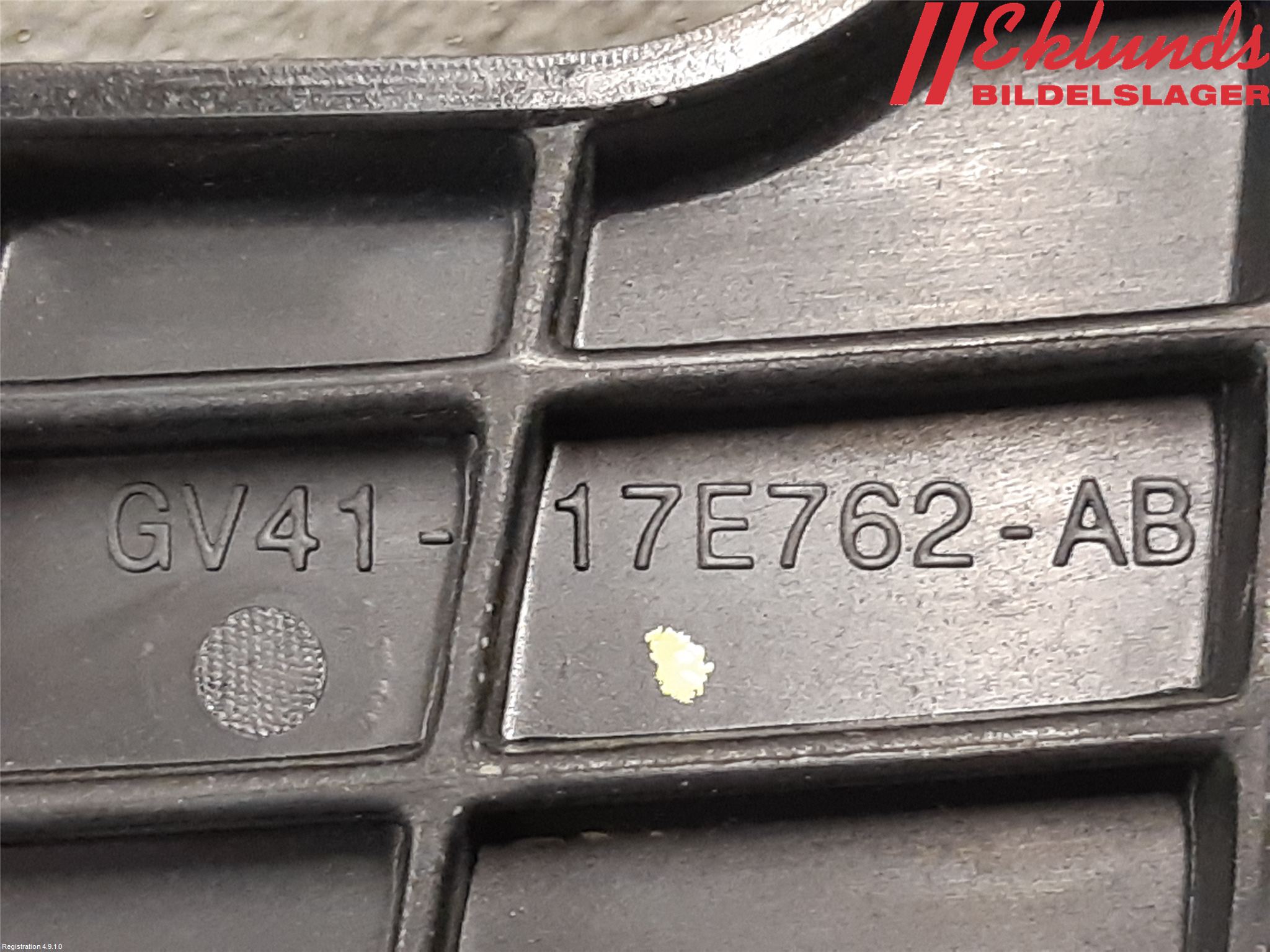 Ford KUGA 17-19 Strålkast Fästsarg