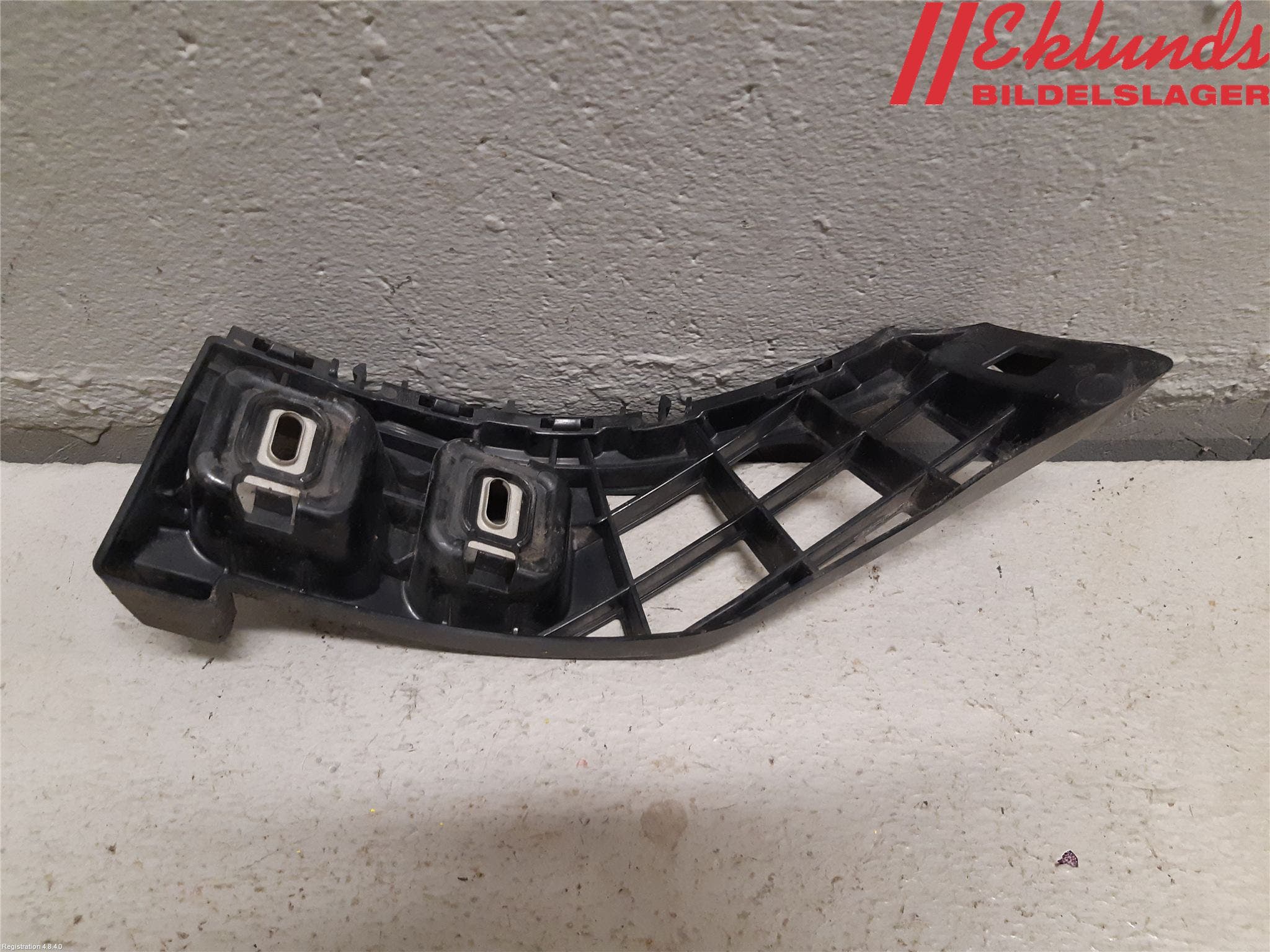 Mercedes-Benz MB E-KLASS (W212) 09-16 Stötfångarfäste Bak Vä