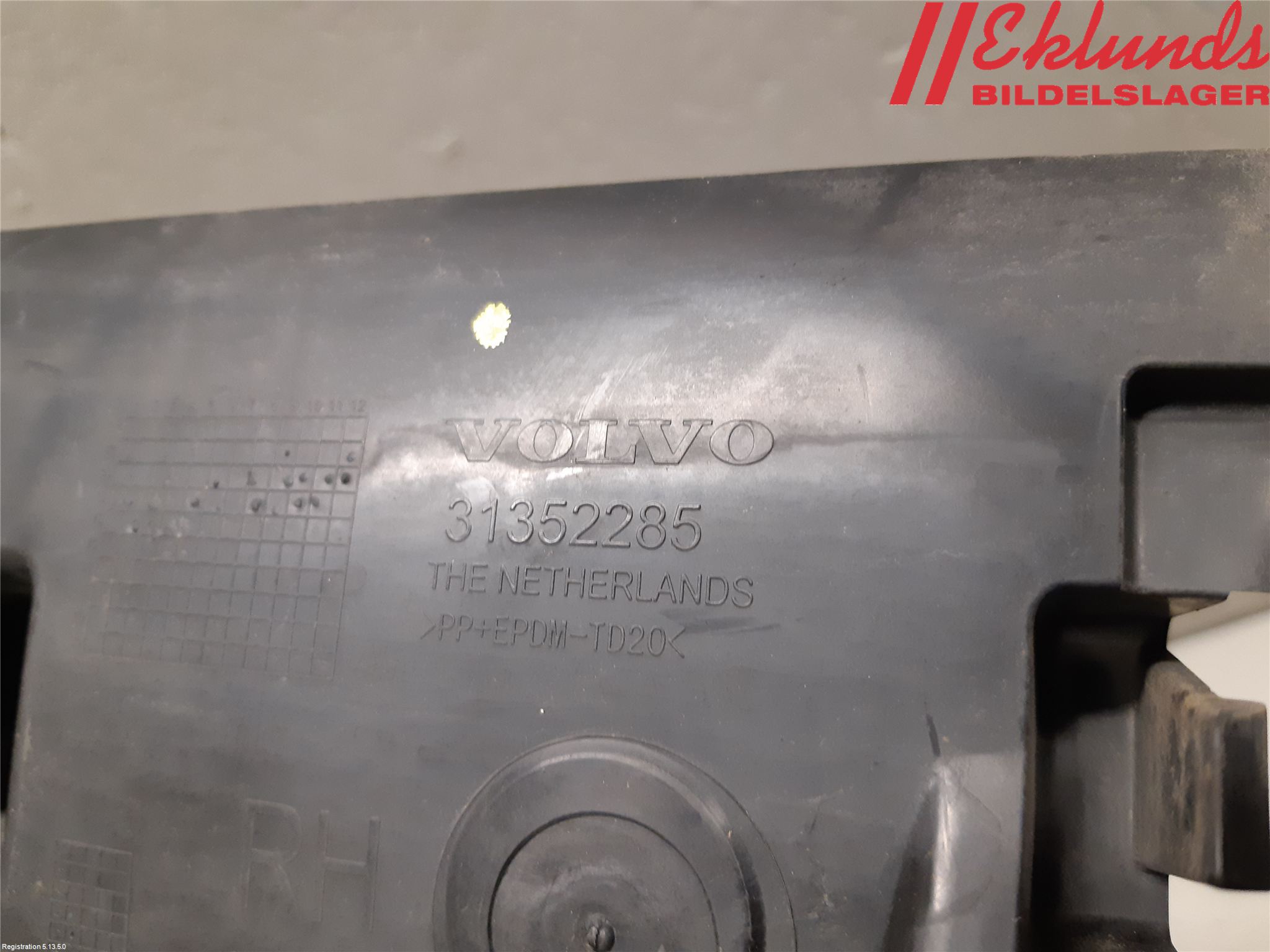 Volvo V60 14-18 Stötfångarfäste Bak Hö