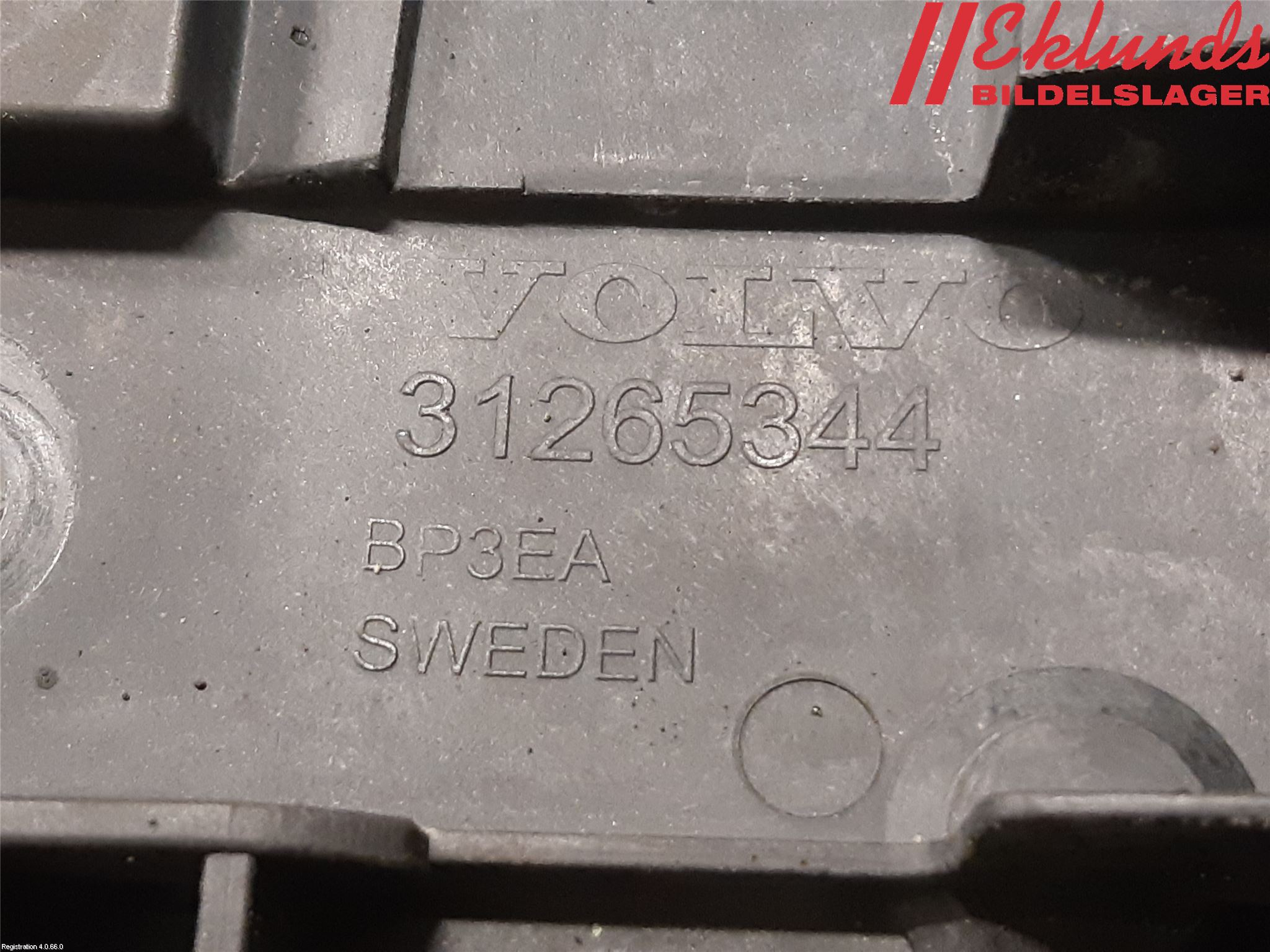 Volvo V70 08-13 Stötfångarfäste Fram Vä