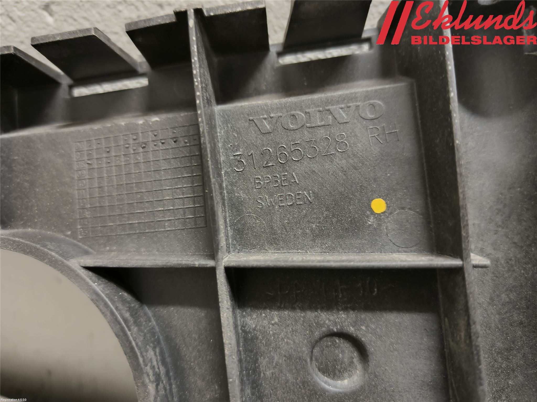 Volvo V70 08-13 Stötfångarfäste Bak Hö