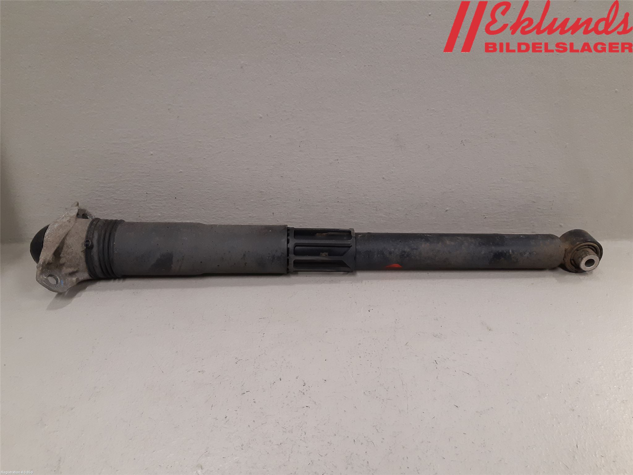 Volkswagen VW PASSAT 15-19 Stötdämpare Bak