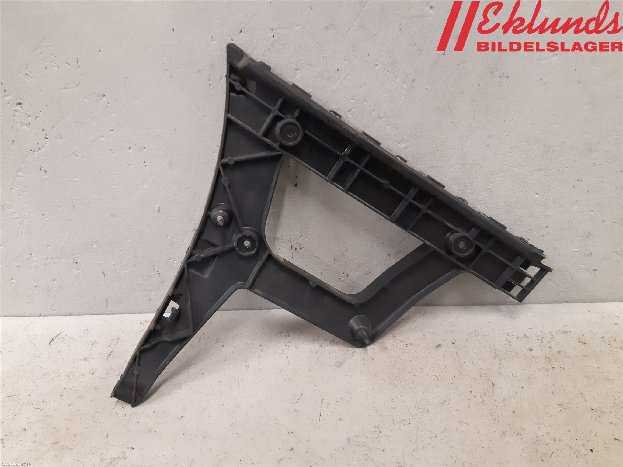 Audi A4 12-15 Stötfångarfäste Bak Hö