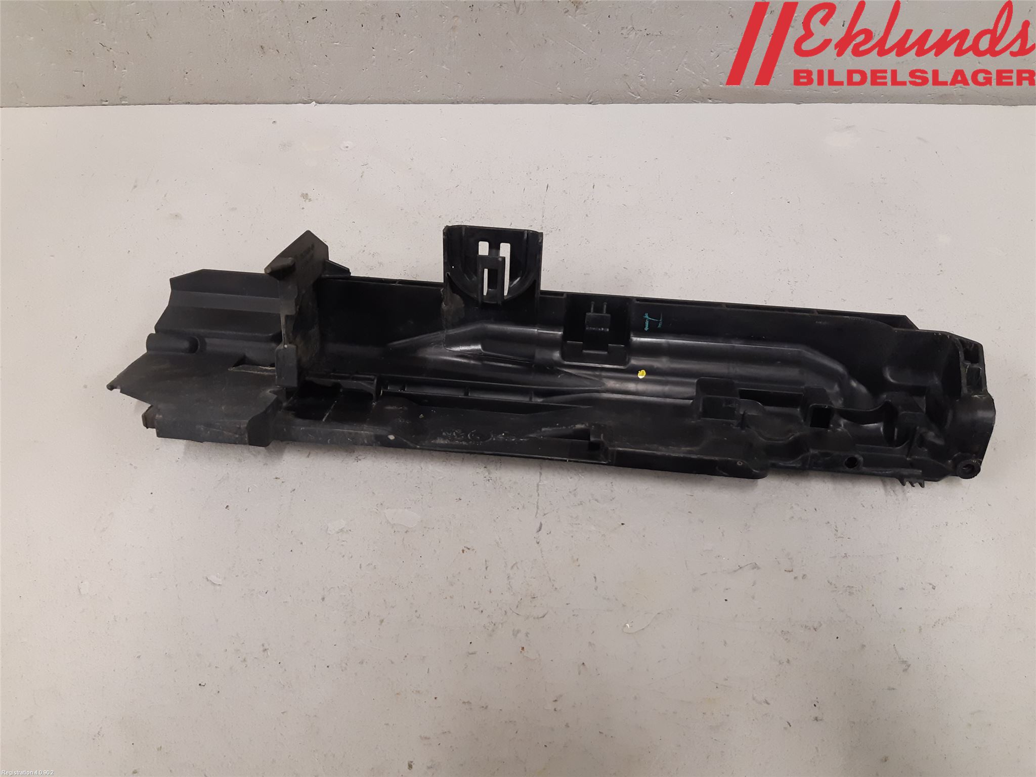 BMW 1 E87/81 5D/3D 03-11 Kylarfäste-Ram-Balk