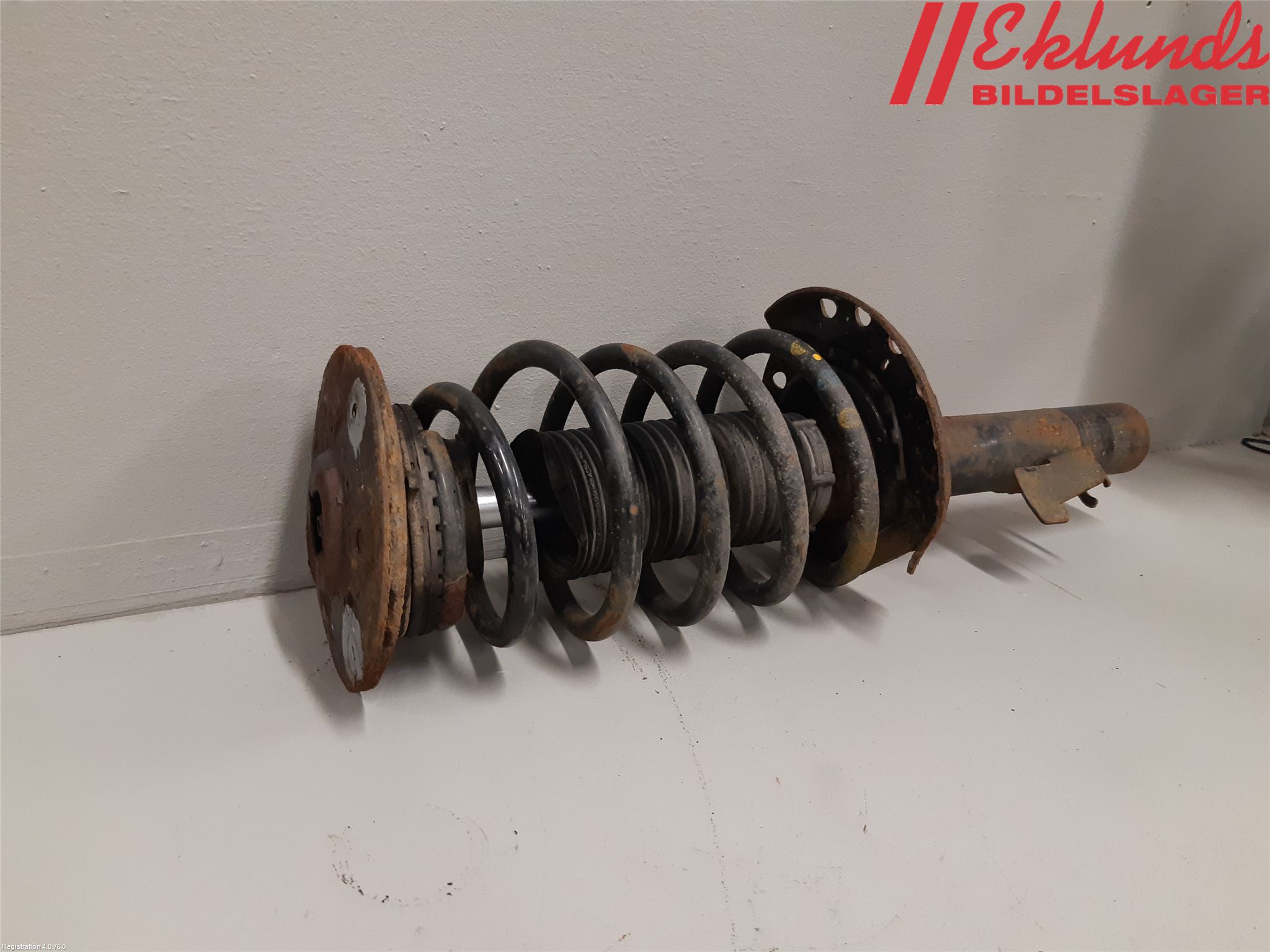 Volvo V70 08-13 Fjäderben Fram Vänster