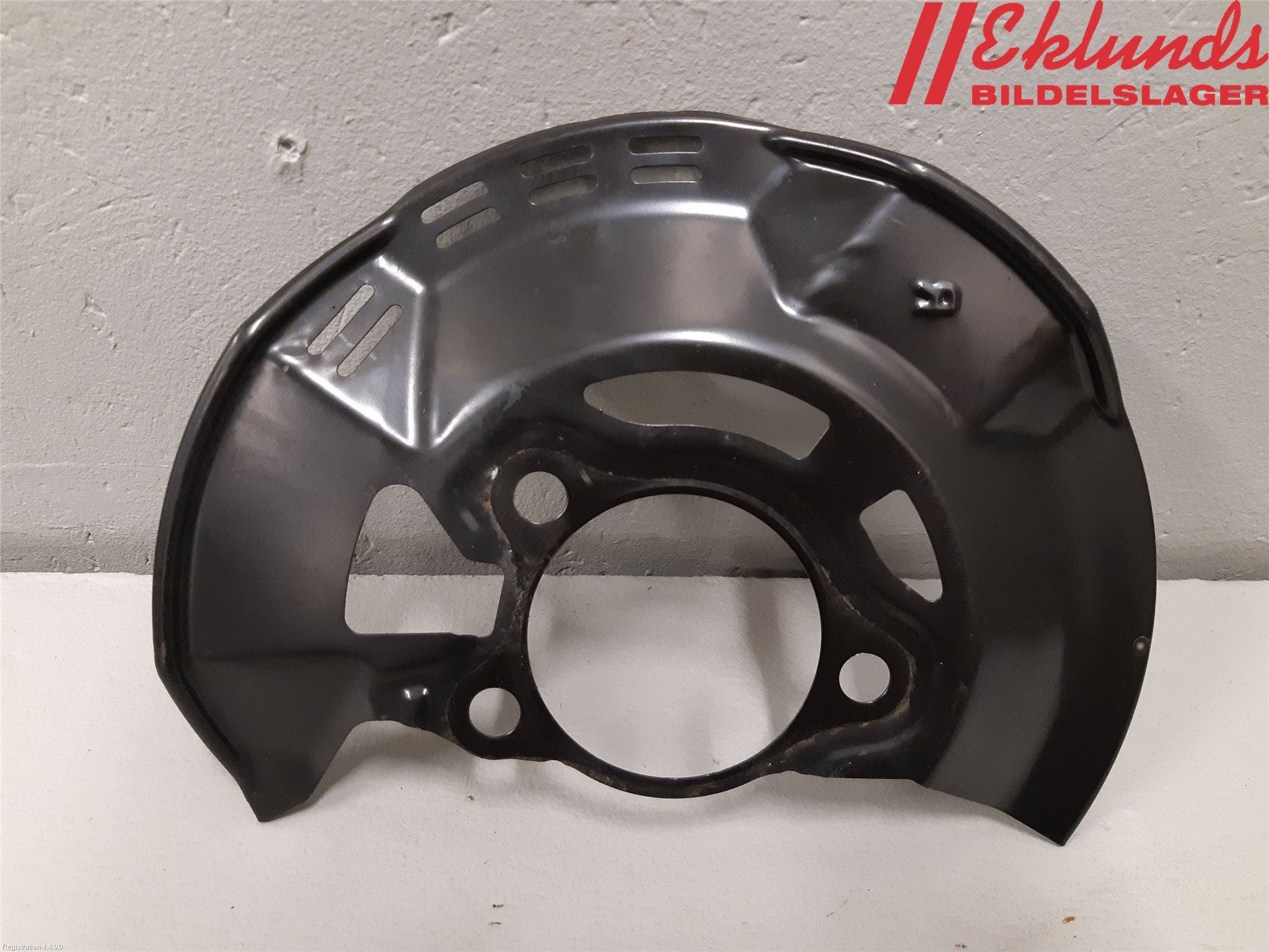 Toyota YARIS XP21 20- Bromssköld Fram