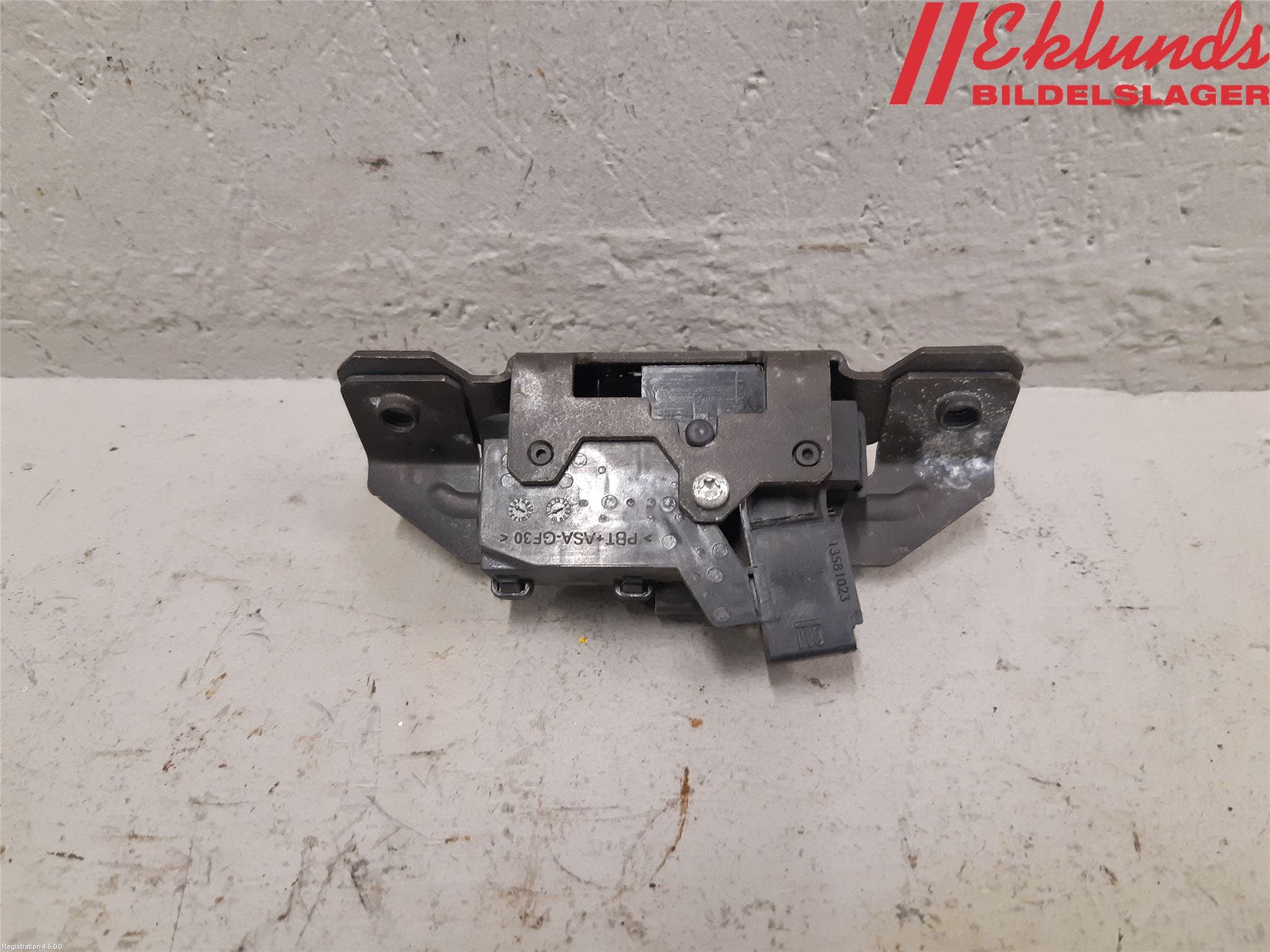 Opel ASTRA J 10-15 Låskista Baklucka