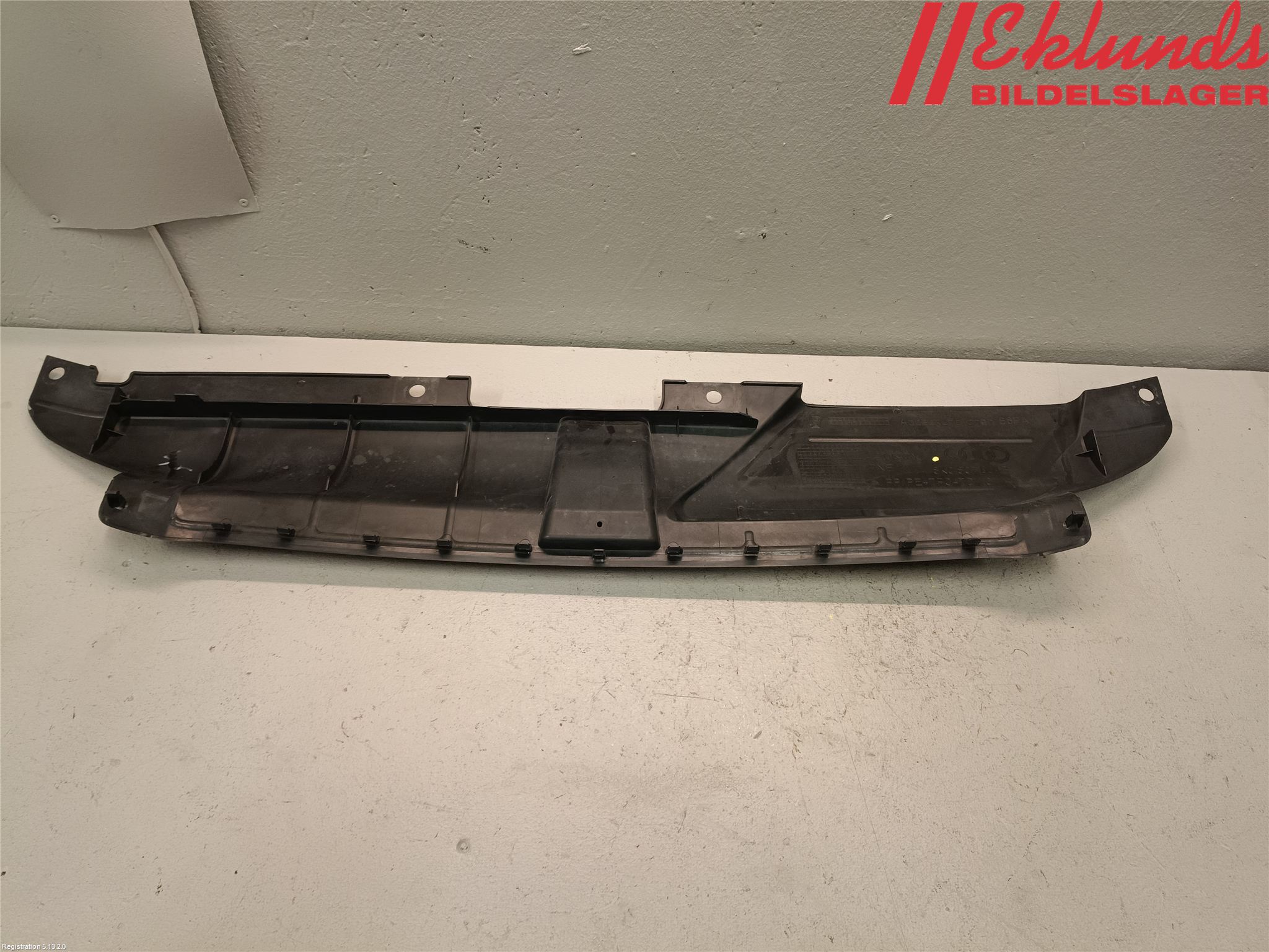 Audi A4 ALLROAD 09-16 Täckplast Front