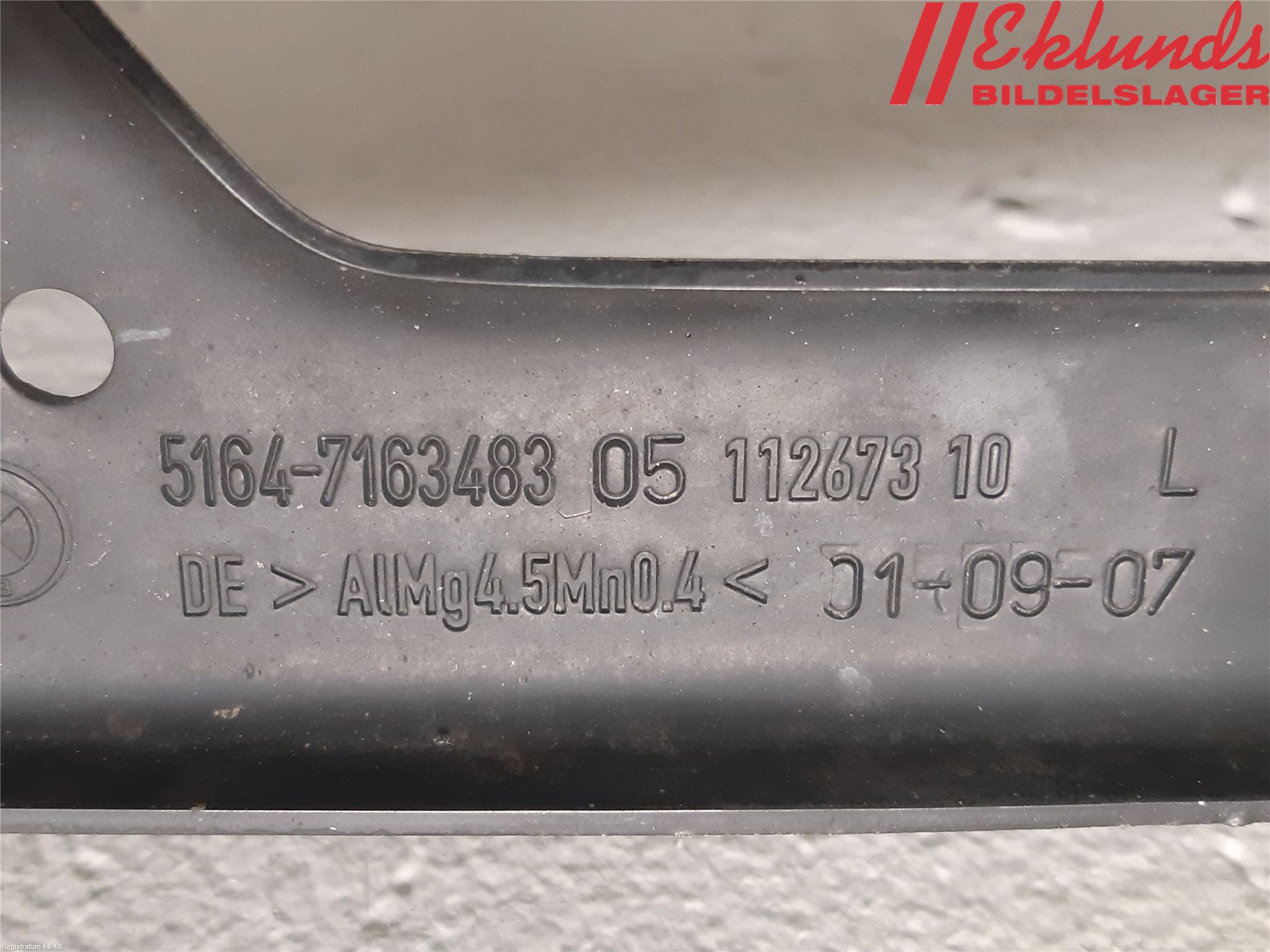 BMW 5 E60/61 Sed/Tou 02-10 Strålkast Fästsarg