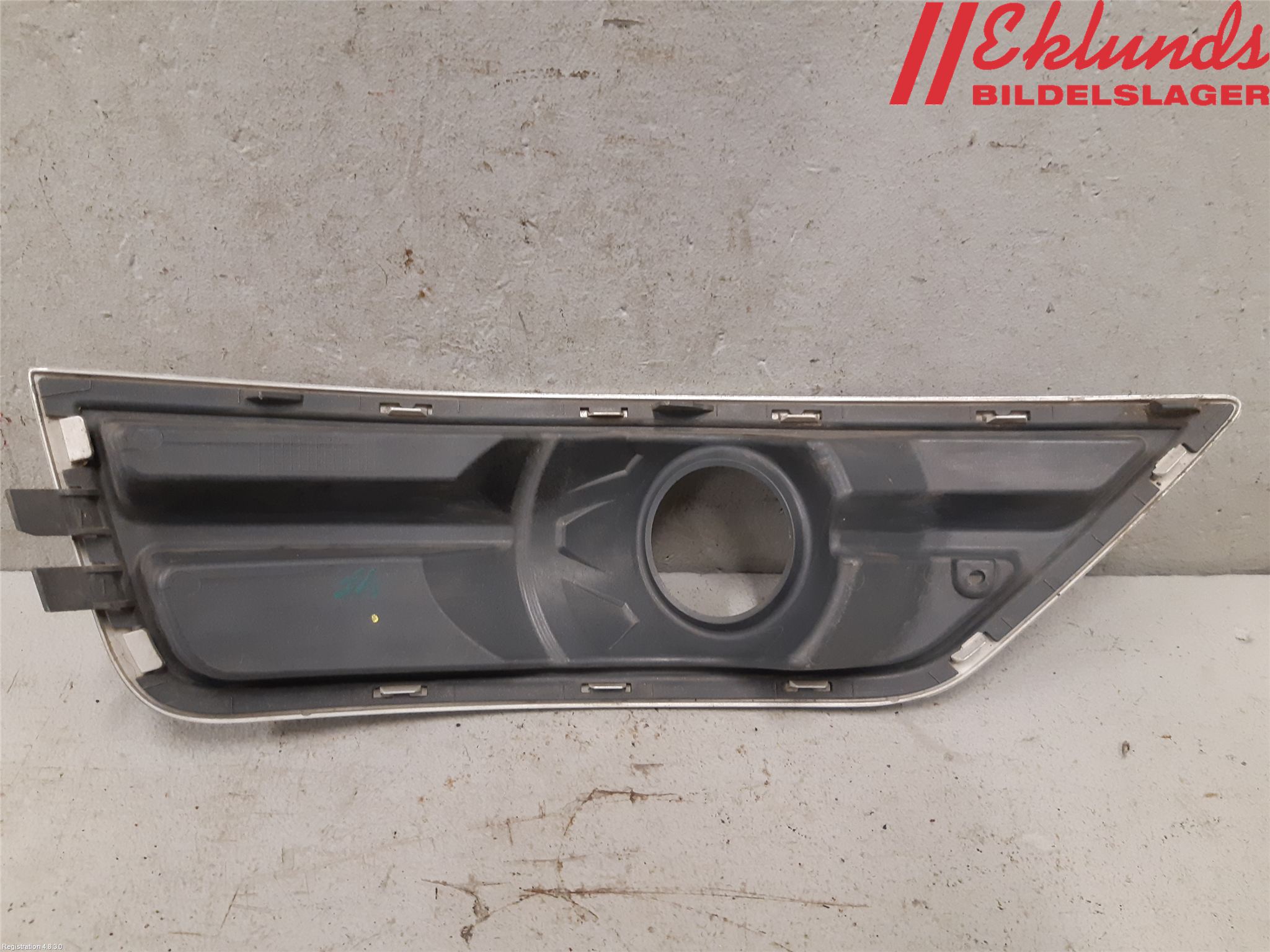 Ford FOCUS     04-07 Dimljussarg Fram