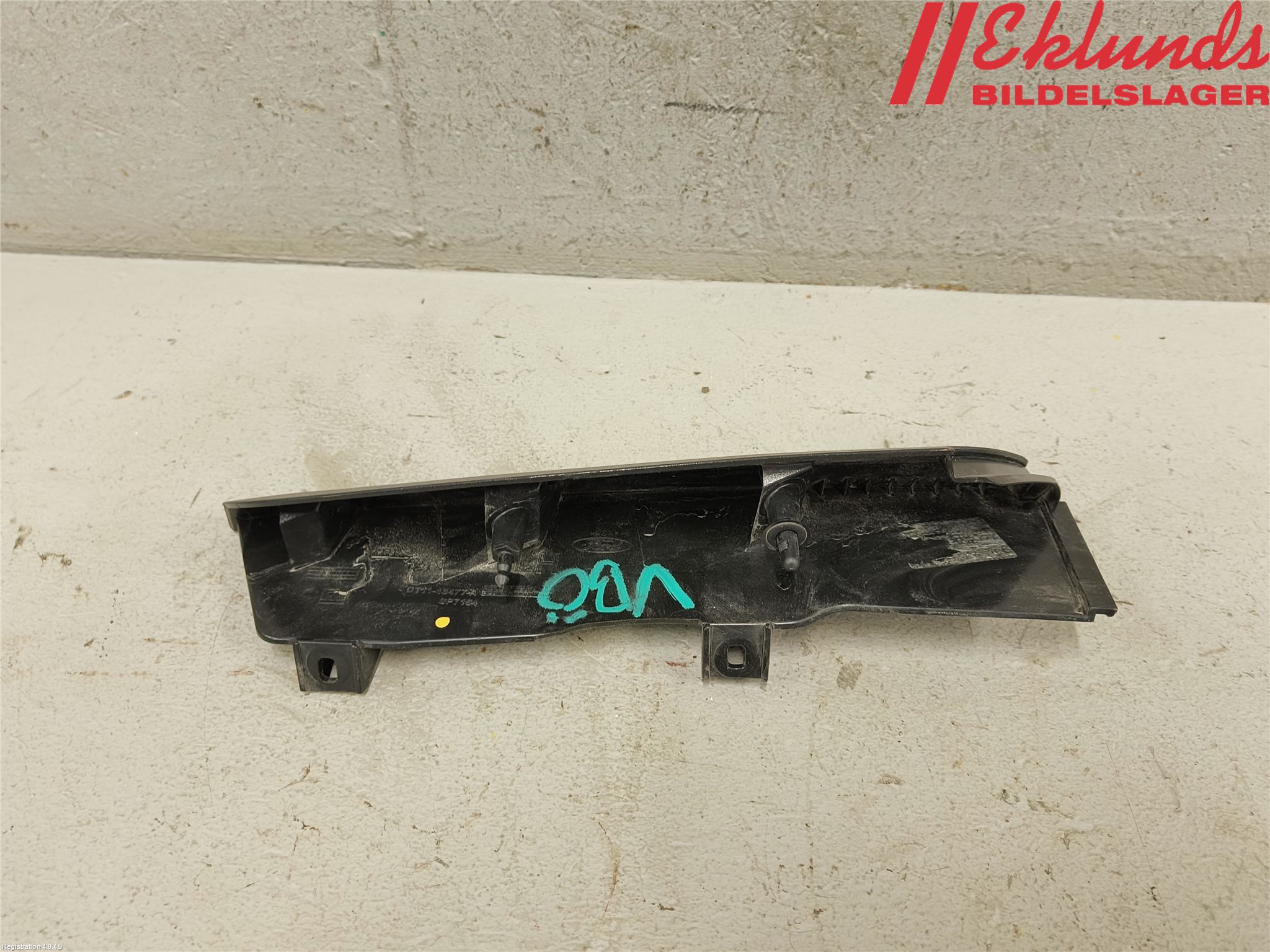 Ford TRANSIT/TOURNEO CONNECT 13-22 Skärm Hörn Utfyllnad Bak