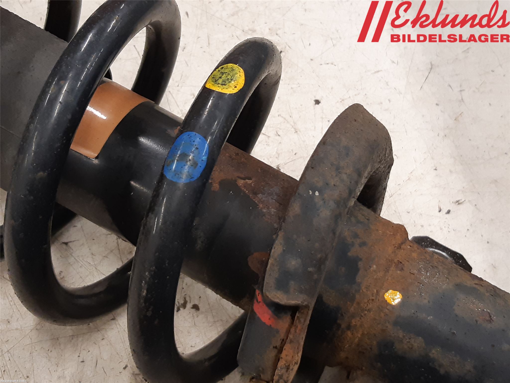 Opel VIVARO 01-14 Fjäderben Fram Vänster