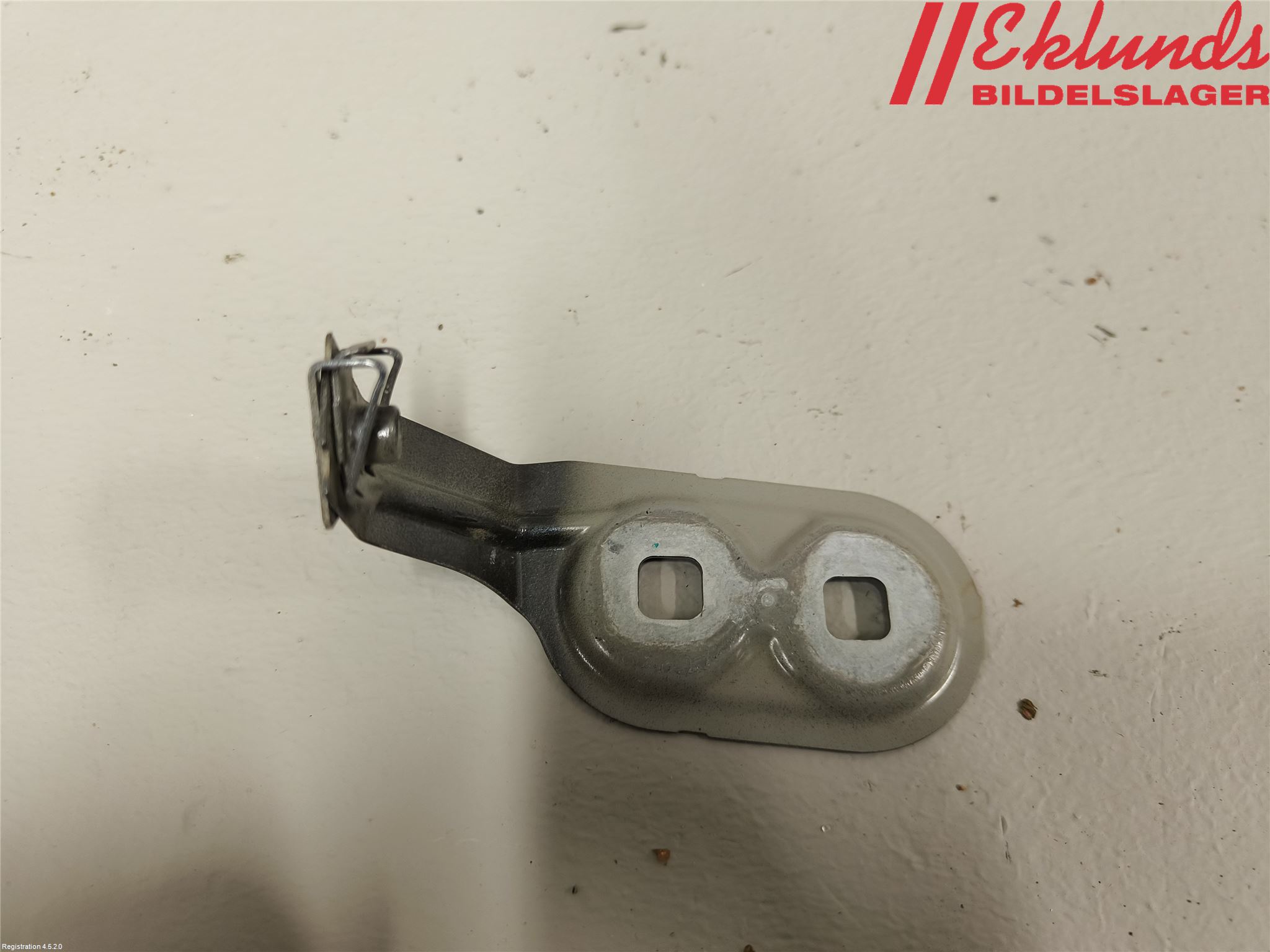 BMW 5 F10/F11/F18 09-17 Skärmfäste Fram Hö